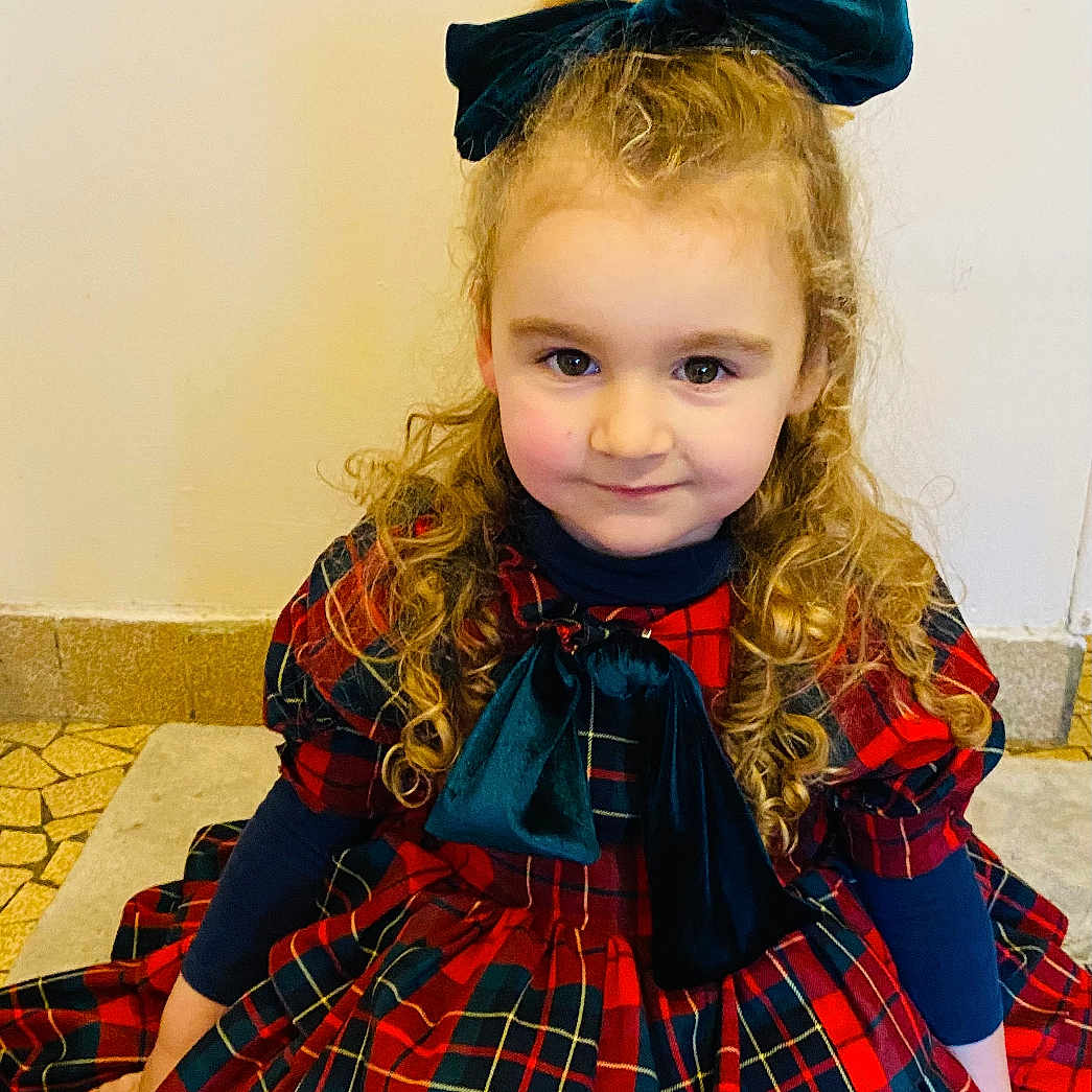 Nihal participe au concours pour gagner de l'argent avec cette photo : blanket, child, clothing, coat, costume, dress, face, fashion, female, formalwear, girl, hat, head, jacket, pants, person, photography, portrait, skirt, tartan