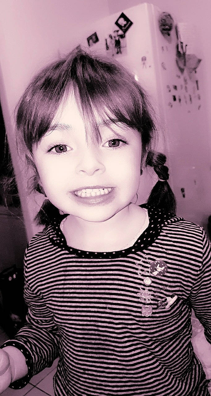 Celia a rejoint le concours — aidez-le/la à gagner de superbes lots ! black, cheek, chin, ear, eyebrow, eyelash, fashion, flash_photography, forehead, hair, jaw, lip, neck, nose, person, photograph, shoulder, skin, sleeve, smile