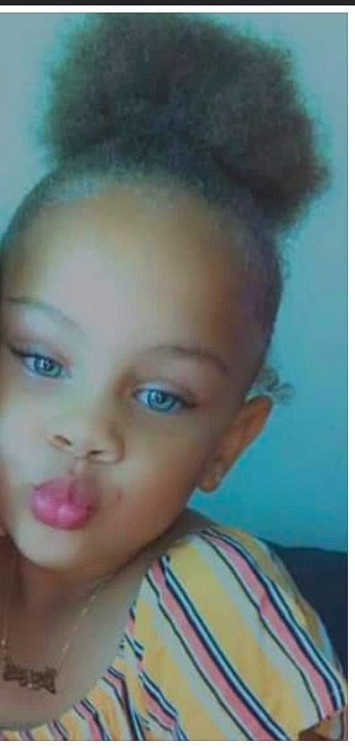 Cyaomeh is registered to the contest to win money with this photo: beauty, black_hair, brown_hair, cheek, child, chin, ear, electric_blue, eyelash, forehead, hair, happy, iris, jaw, lip, long_hair, neck, nose, person, smile