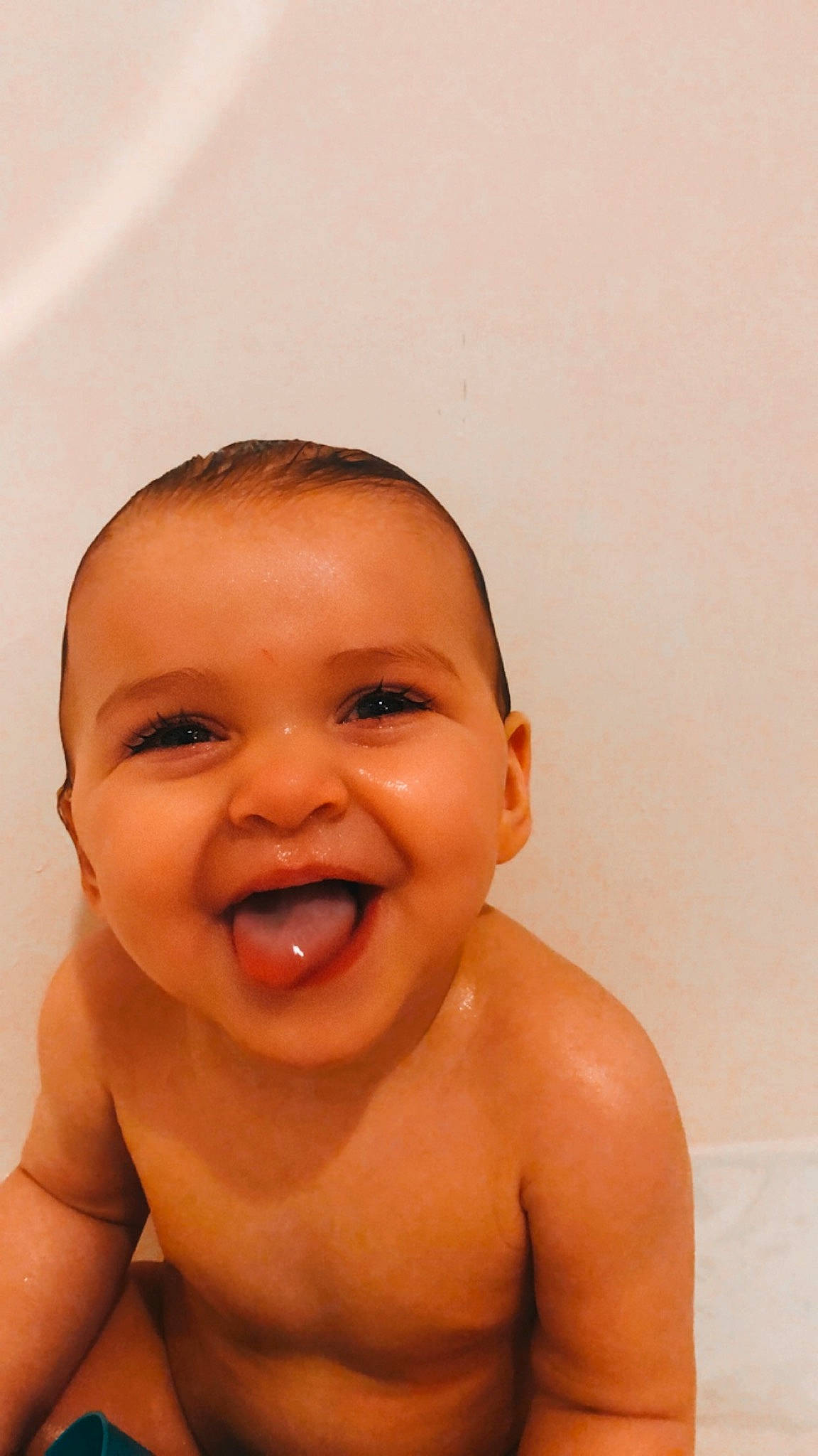Teigan is registered to the contest to win money with this photo: baby, baby_bathing, baby_making_funny_faces, bathing, cheek, child, chin, eyebrow, face, facial_expression, forehead, fun, head, lip, mouth, muscle, nose, person, skin, smile