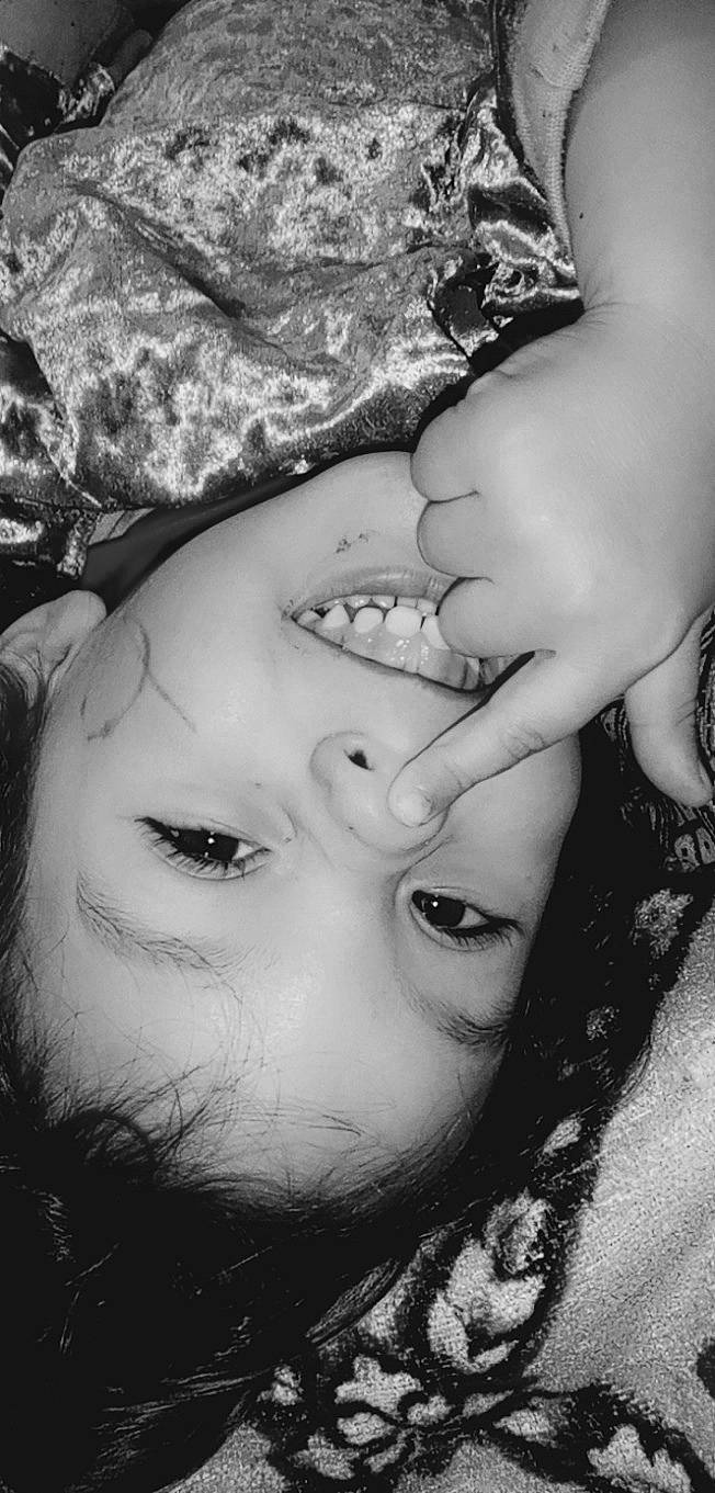 Sara participe au concours pour gagner de l'argent avec cette photo : beauty, black_and_white, cheek, child, eye, eyebrow, eyelash, face, forehead, head, lip, monochrome, monochrome_photography, mouth, nose, organ, person, photograph, photography, skin