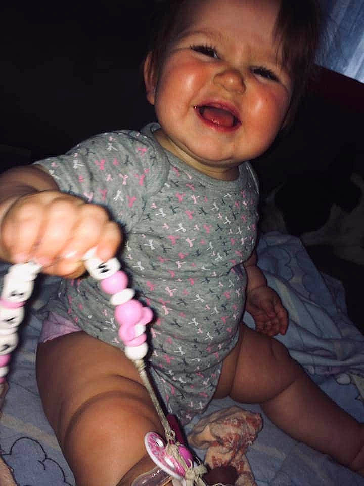 Méliya a rejoint le concours — aidez-le/la à gagner de superbes lots ! arm, baby, cheek, child, finger, fun, hand, leg, mouth, nail, nose, person, pink, sitting, skin, smile, thigh, thumb, toddler, tooth