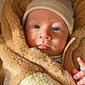 Austin a rejoint le concours — aidez-le/la à gagner de superbes lots ! baby, infant, face, hat, hand, blanket, fur, warm_clothing, cute, child, newborn, portrait, cozy, soft_texture, indoor, expression, looking, wrapped, fur_hood, small_hand