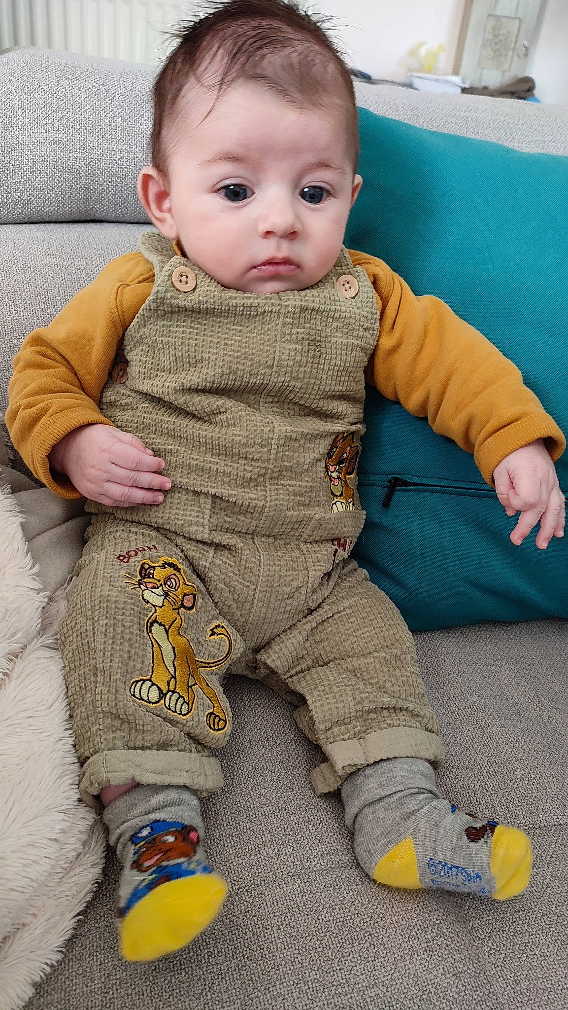 Maxence a rejoint le concours — aidez-le/la à gagner de superbes lots ! baby, baby_toddler_clothing, cheek, child, comfort, eye, face, flooring, green, leg, nose, outerwear, person, photograph, product, skin, sleeve, textile, toddler, white