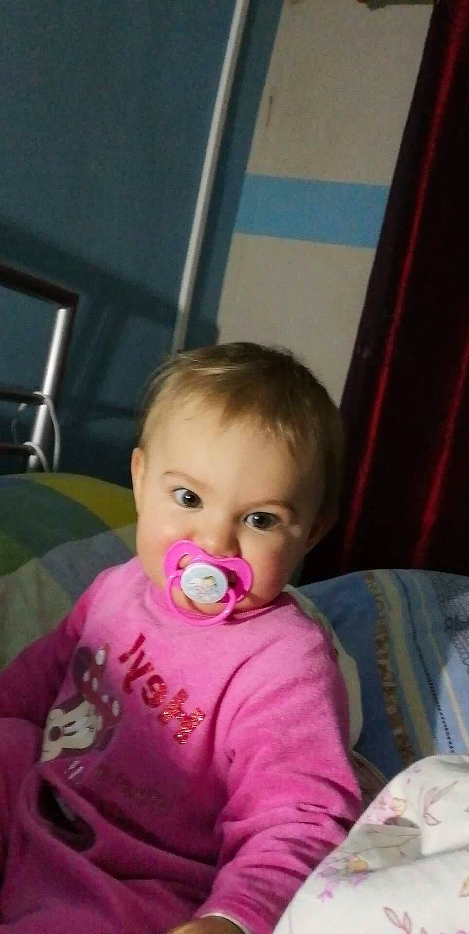 Maélyne a rejoint le concours — aidez-le/la à gagner de superbes lots ! baby, baby_products, cheek, child, eye, face, head, joy, lip, magenta, mouth, nose, person, pink, play, skin, toddler