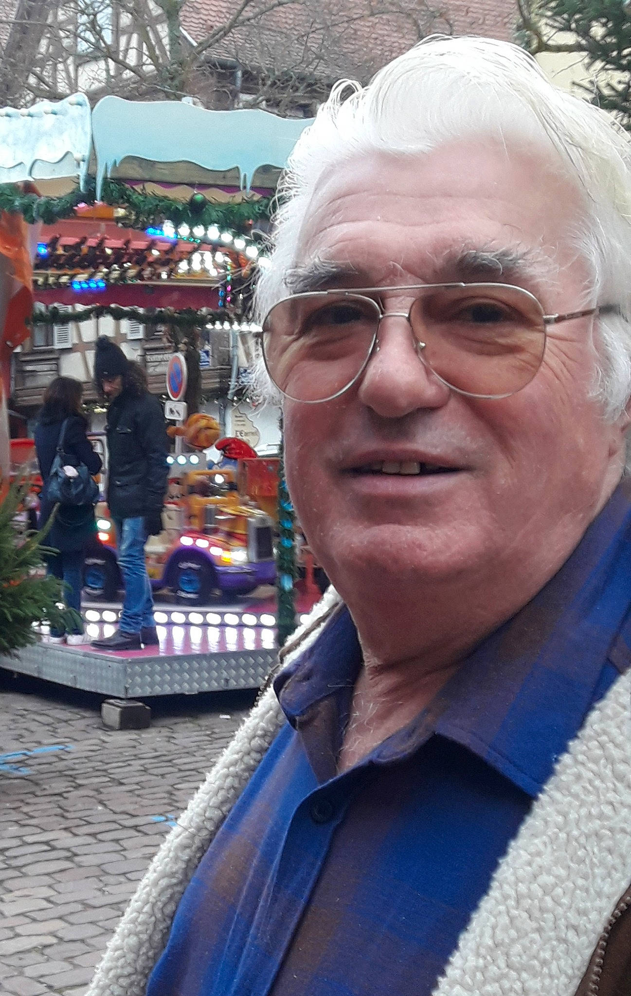 Nougat participe au concours pour gagner de l'argent avec cette photo : eyewear, glasses, grandparent, headwear, moustache, person, photography, smile, wrinkle