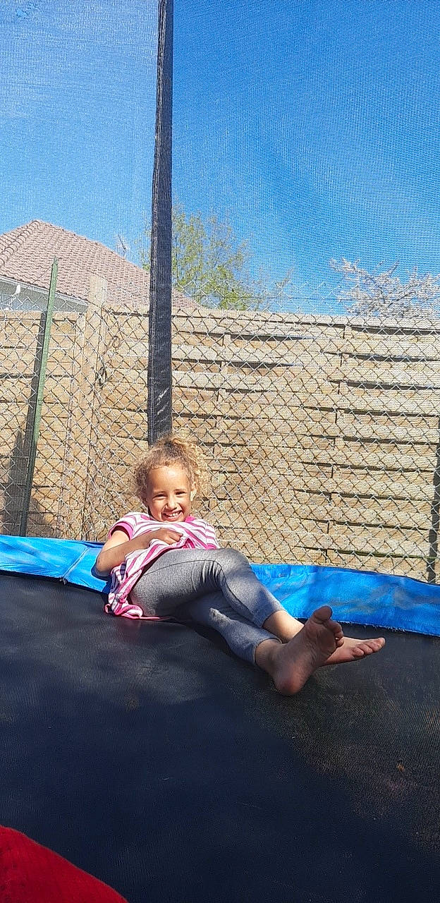 Neila a rejoint le concours — aidez-le/la à gagner de superbes lots ! joy, leisure, person, sports_equipment, trampoline, trampolining, trampolining_equipment_and_supplies