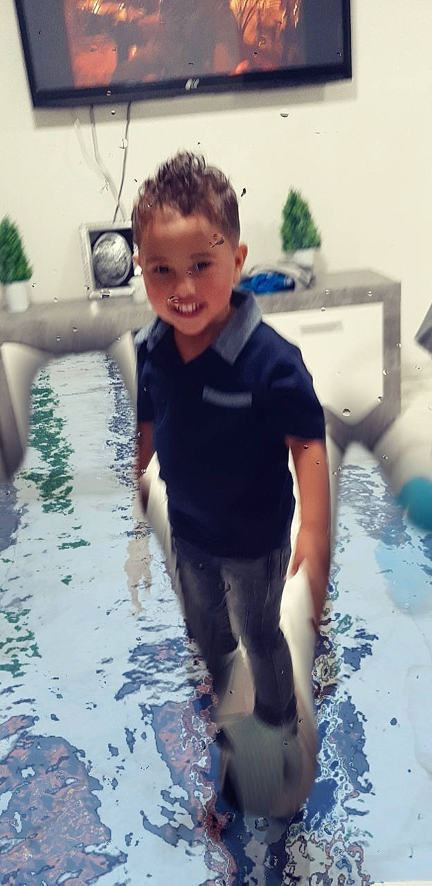 Haykel a rejoint le concours — aidez-le/la à gagner de superbes lots ! child, cool, family_car, fun, joy, leisure, person, play, recreation, smile, summer, t_shirt, toddler, vacation, water