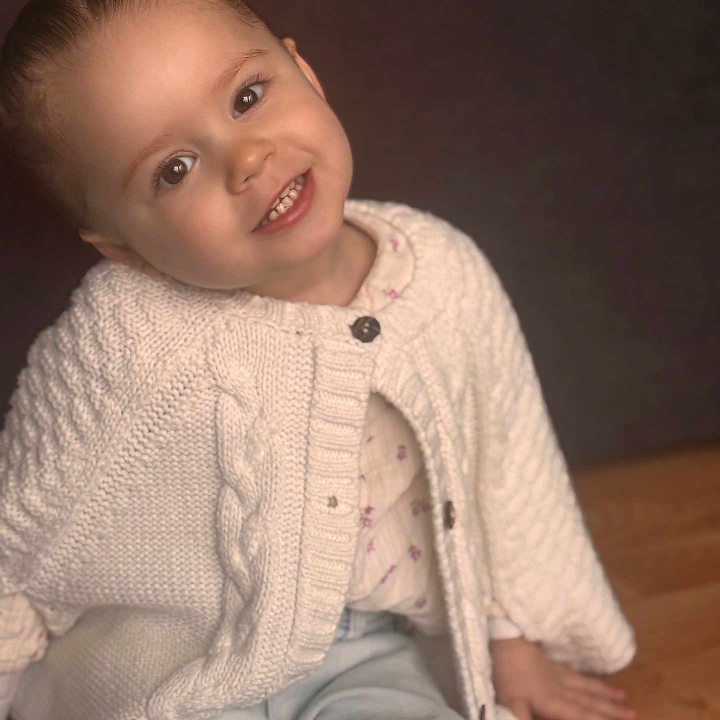 Thaïs a rejoint le concours — aidez-le/la à gagner de superbes lots ! baby, bodypart, cardigan, clothing, dress, face, finger, hand, happy, head, knitwear, longsleeve, pants, person, photography, portrait, sleeve, smile, sweater, sweatshirt