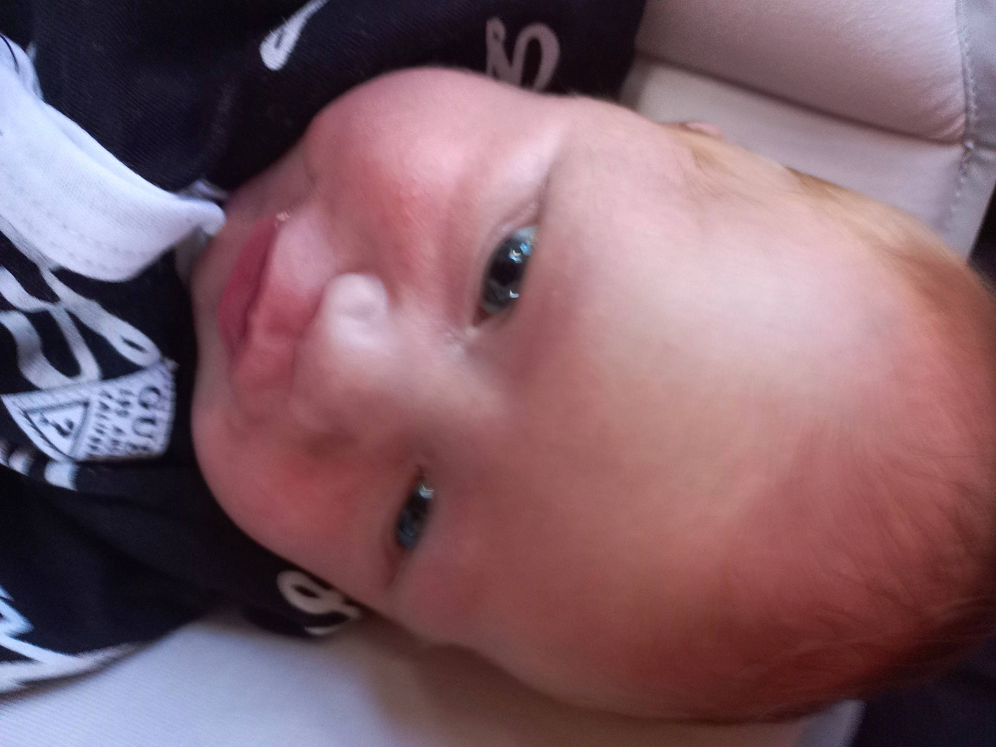 Hoani participe au concours pour gagner de l'argent avec cette photo : baby, baby_toddler_clothing, cheek, chest, child, chin, ear, eyebrow, eyelash, finger, hair, human_body, iris, lip, mouth, nail, nose, person, skin, smile