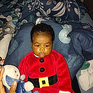 Ismael a rejoint le concours — aidez-le/la à gagner de superbes lots ! baby, bed, blanket, blue_blanket, child, curly_hair, cute, hand, indoor, infant, lying_down, patterned_blanket, person, plush_toy, portrait, red_clothing, santa_outfit, sleepwear, snowman, soft_toy