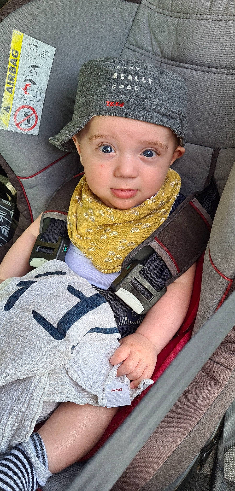 Dario participe au concours pour gagner de l'argent avec cette photo : auto_part, baby, baby_carriage, baby_products, cap, car_seat, cheek, child, cool, costume_hat, fashion_accessory, fun, happy, headgear, headwear, jewellery, person, sitting, skin, toddler