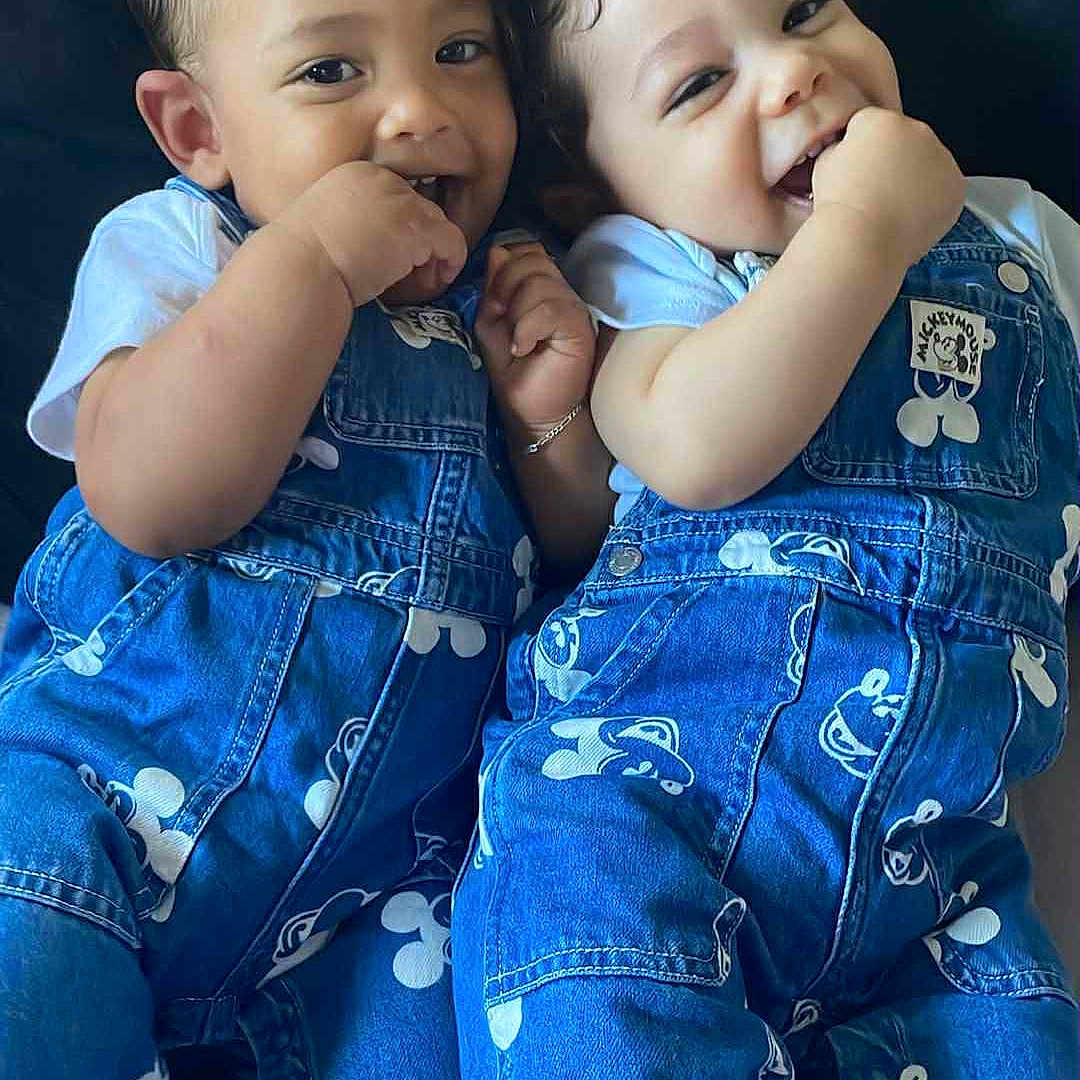 Zayn Et Yazan participe au concours pour gagner de l'argent avec cette photo : baby, child, closeup, clothing, couch, cute, denim, fun, hair, happy, indoor, laughing, mickey_mouse, overalls, playful, portrait, siblings, smiling, toddler, two_children