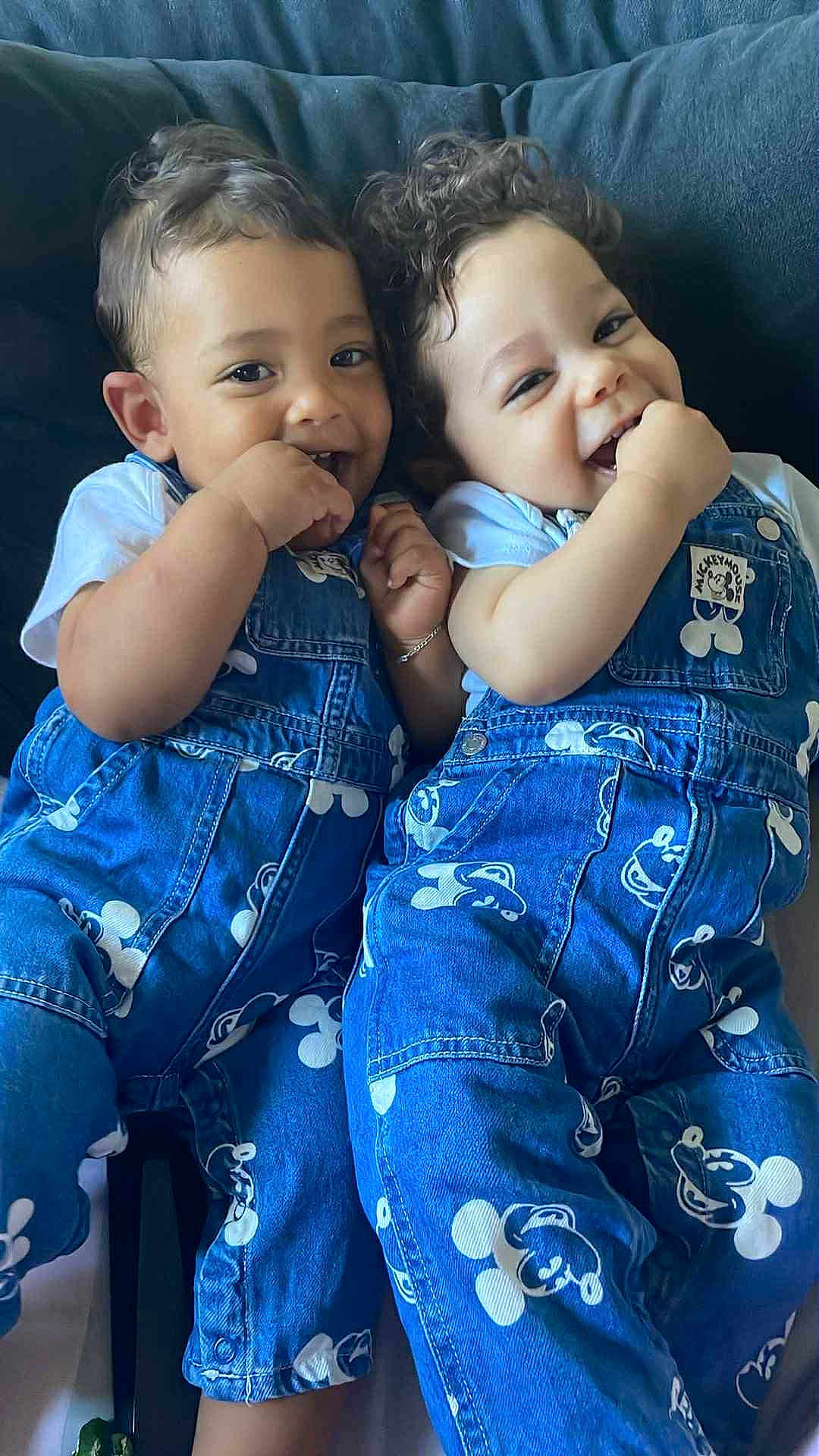 Zayn Et Yazan participe au concours pour gagner de l'argent avec cette photo : toddler, child, smiling, denim, overalls, mickey_mouse, cute, happy, couch, indoor, playful, siblings, portrait, baby, clothing, fun, two_children, laughing, hair, closeup