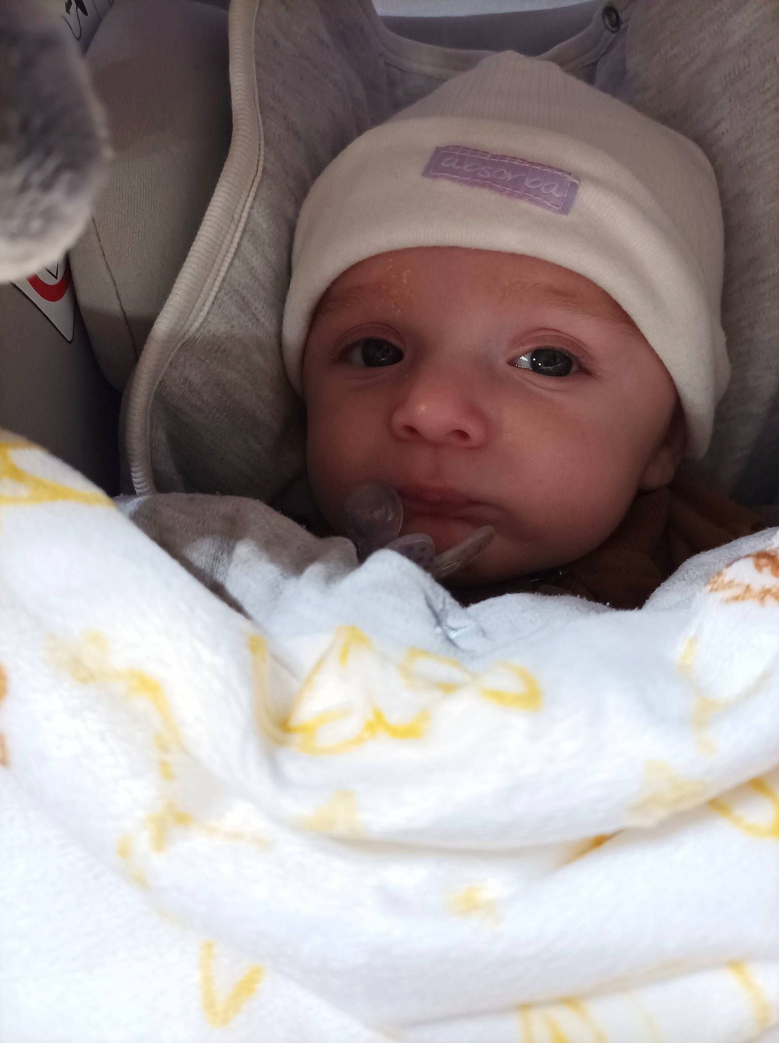 Thiago a rejoint le concours — aidez-le/la à gagner de superbes lots ! baby, baby_products, baby_sleeping, baby_toddler_clothing, cap, cheek, child, chin, comfort, eyelash, face, headwear, knit_cap, linens, lip, mouth, person, skin, smile, textile