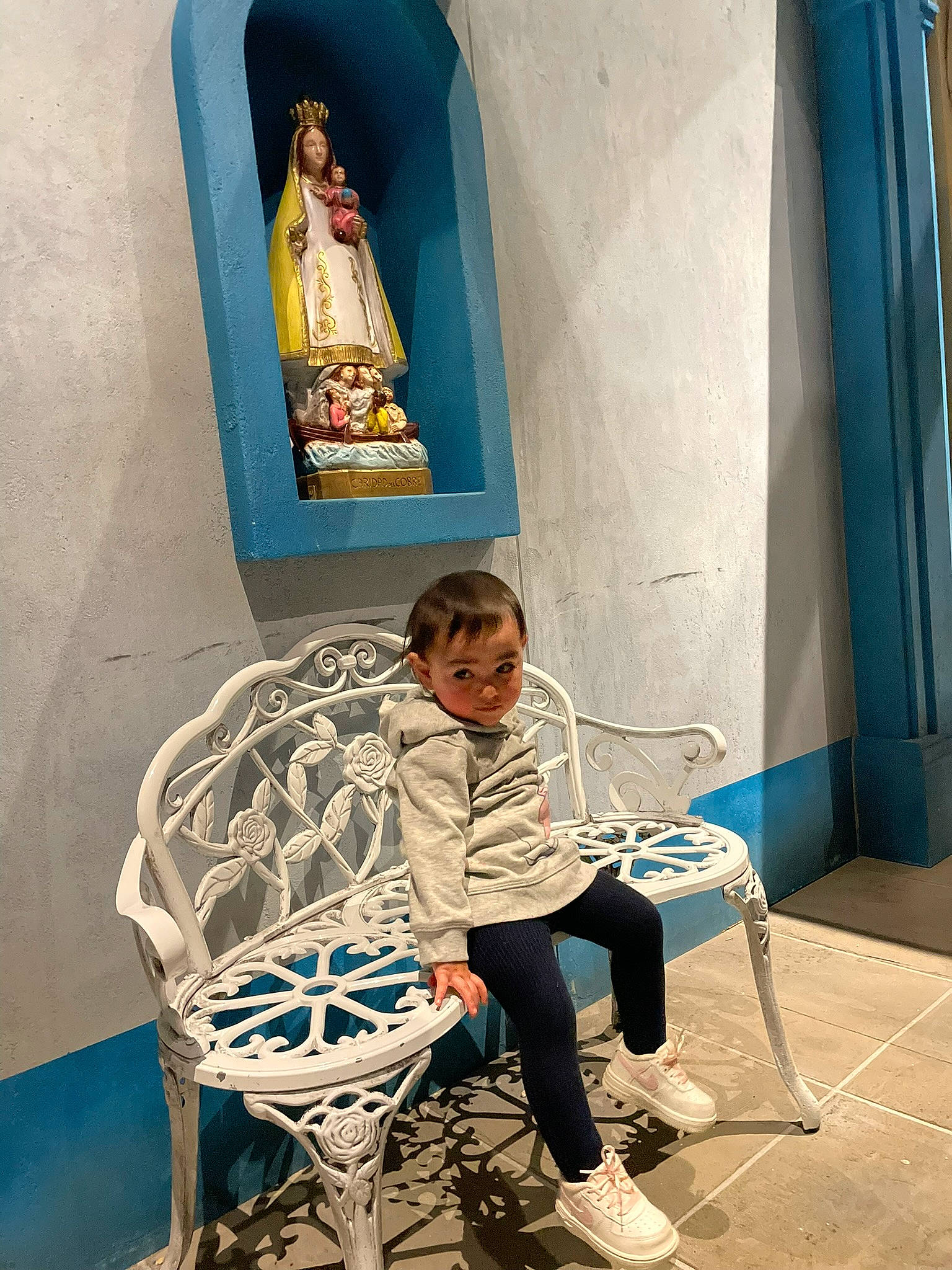 Adalee is registered to the contest to win money with this photo: art, artist, azure, blue, chair, electric_blue, eye, fashion, fun, head, leisure, organ, people, person, picture_frame, snapshot, standing, visual_arts, white, world