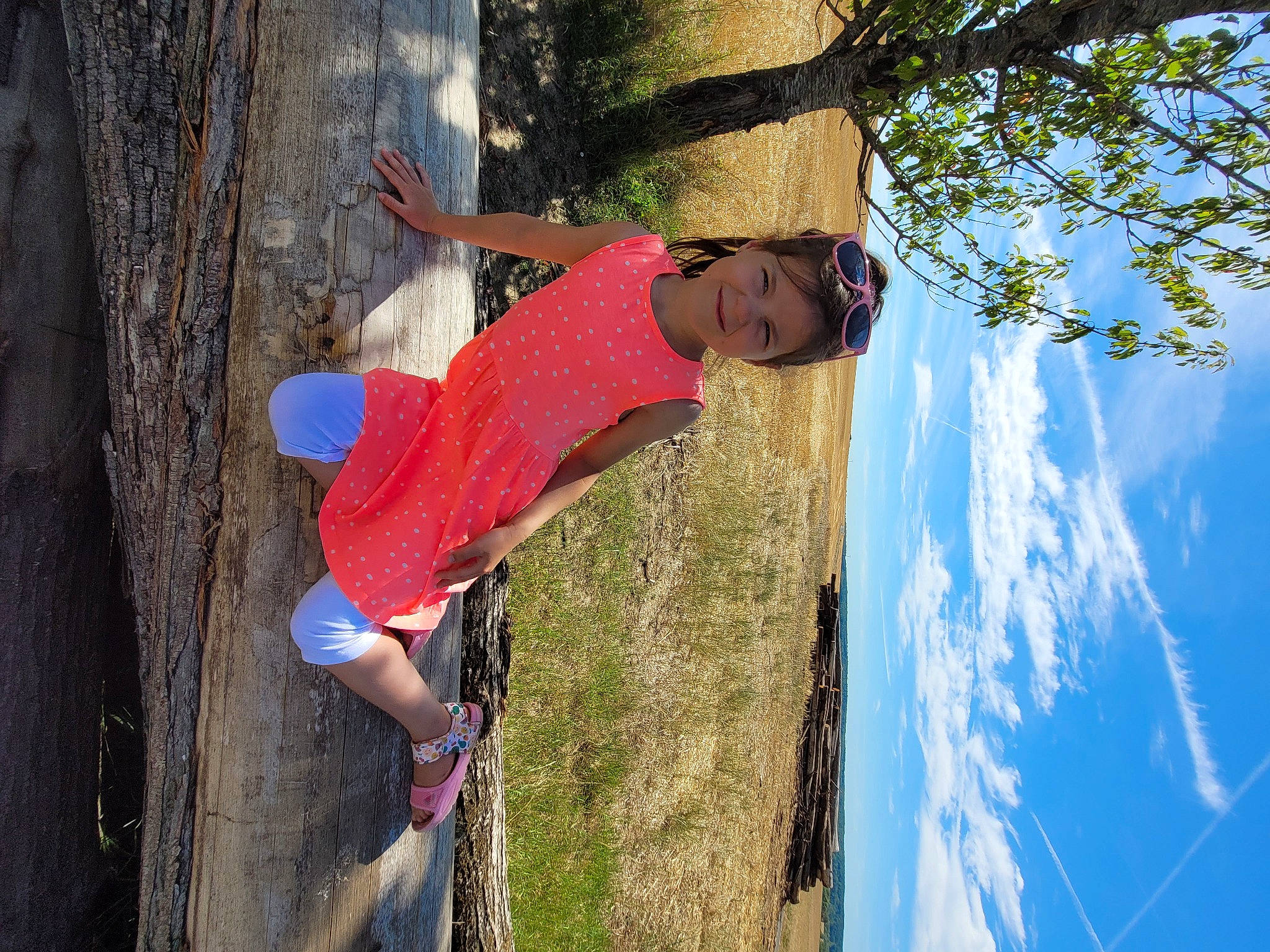 Maëlys participe au concours pour gagner de l'argent avec cette photo : azure, climbing_harness, cloud, elbow, electric_blue, fun, happy, joy, leisure, nature, people_in_nature, person, plant, recreation, rock_climbing_equipment, sky, sport_climbing, t_shirt, tree, trunk