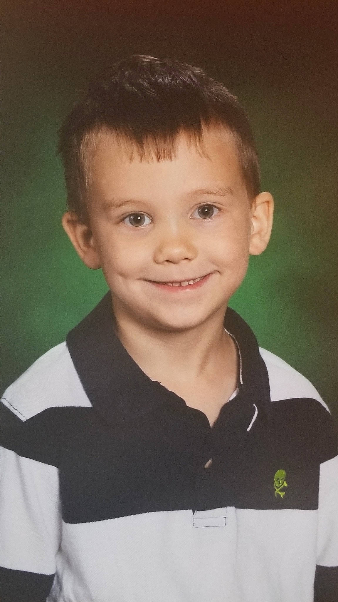 Maddoxx is registered to the contest to win money with this photo: cheek, child, child_model, chin, eye, face, facial_expression, forehead, hair, hairstyle, head, joy, lip, male, person, photography, portrait, portrait_photography, skin, smile