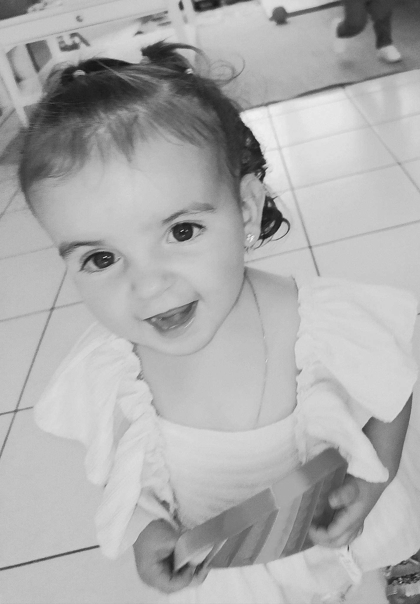 Eva Valentina a rejoint le concours — aidez-le/la à gagner de superbes lots ! black_and_white, chin, cool, eyebrow, eyelash, face, flash_photography, hairstyle, happy, iris, jaw, lip, mouth, nose, person, shoulder, skin, smile, style, toddler