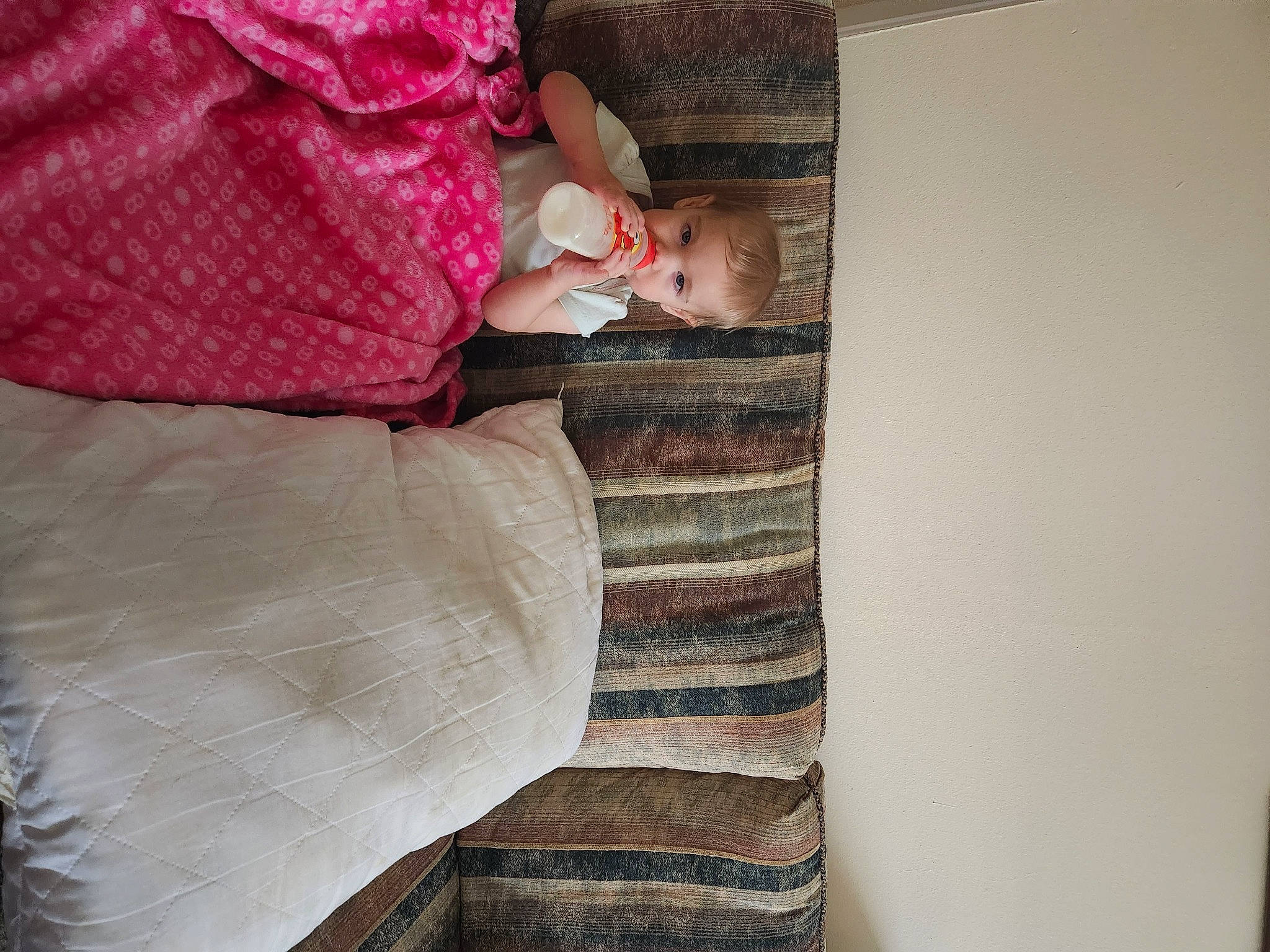 Alyvia is registered to the contest to win money with this photo: baby, baby_toddler_clothing, child, clothing, comfort, couch, elbow, flooring, fur, human_leg, knee, leg, linens, person, sitting, t_shirt, textile, thigh, toddler, waist