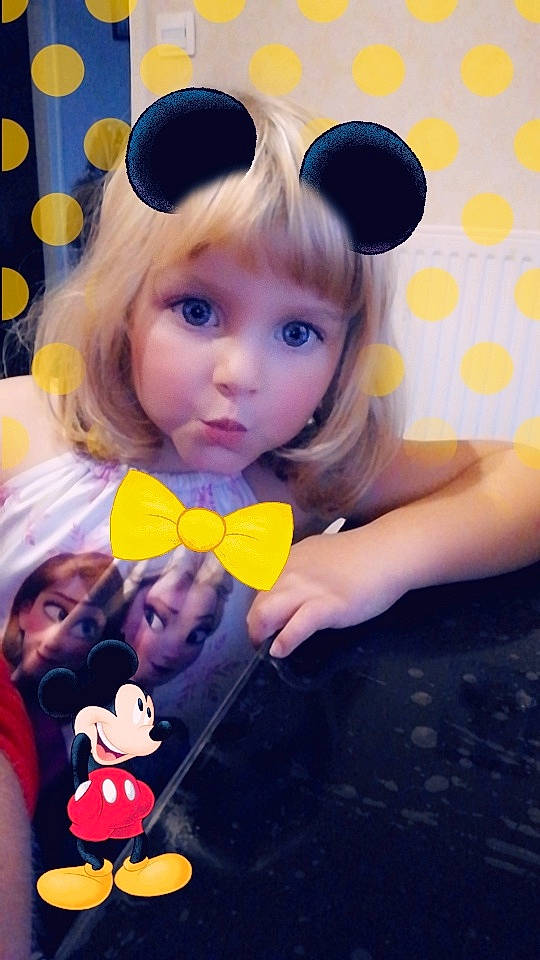 Maylane participe au concours pour gagner de l'argent avec cette photo : baby, cheek, child, ear, fun, happy, head, person, photography, play, skin, smile, stuffed_toy, toddler, toy, yellow