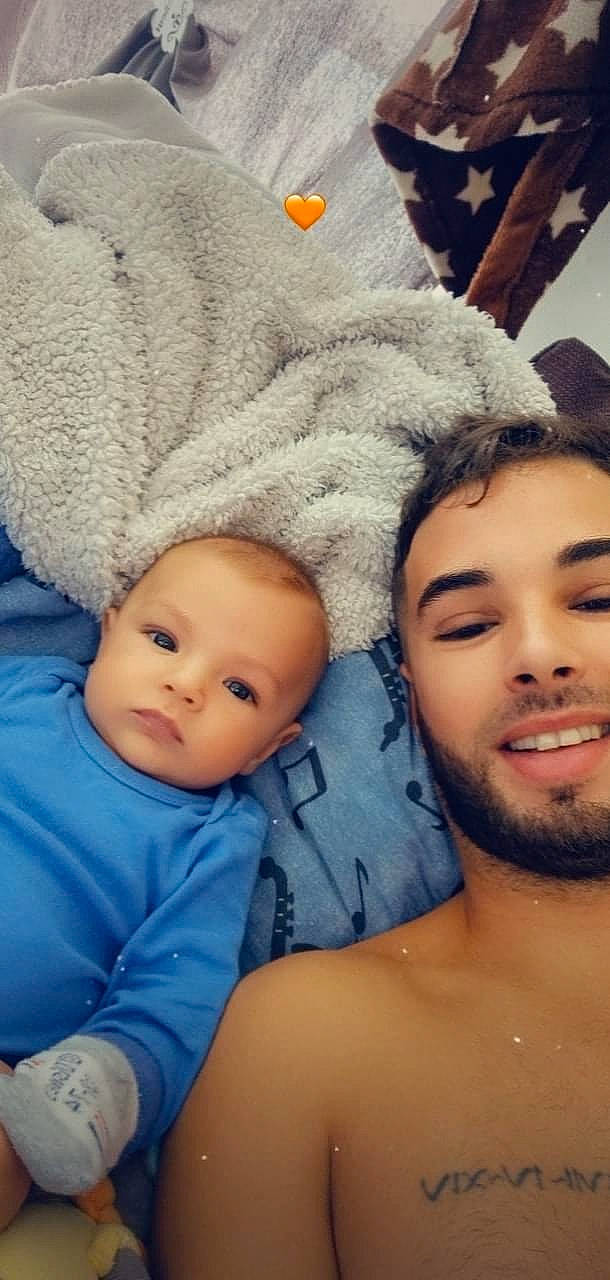 Djulyan participe au concours pour gagner de l'argent avec cette photo : baby, baby_sleeping, baby_toddler_clothing, cap, cheek, child, comfort, eye, face, gesture, happy, head, human, iris, lip, mouth, nose, person, skin, textile