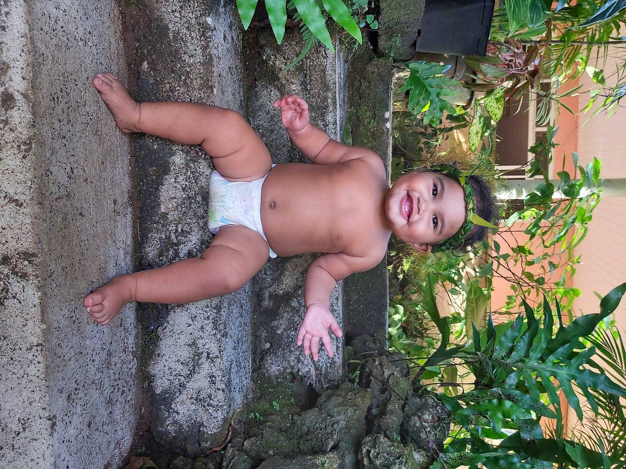 Onaku'A participe au concours pour gagner de l'argent avec cette photo : headwear, joy, leg, muscle, person, plant, tree