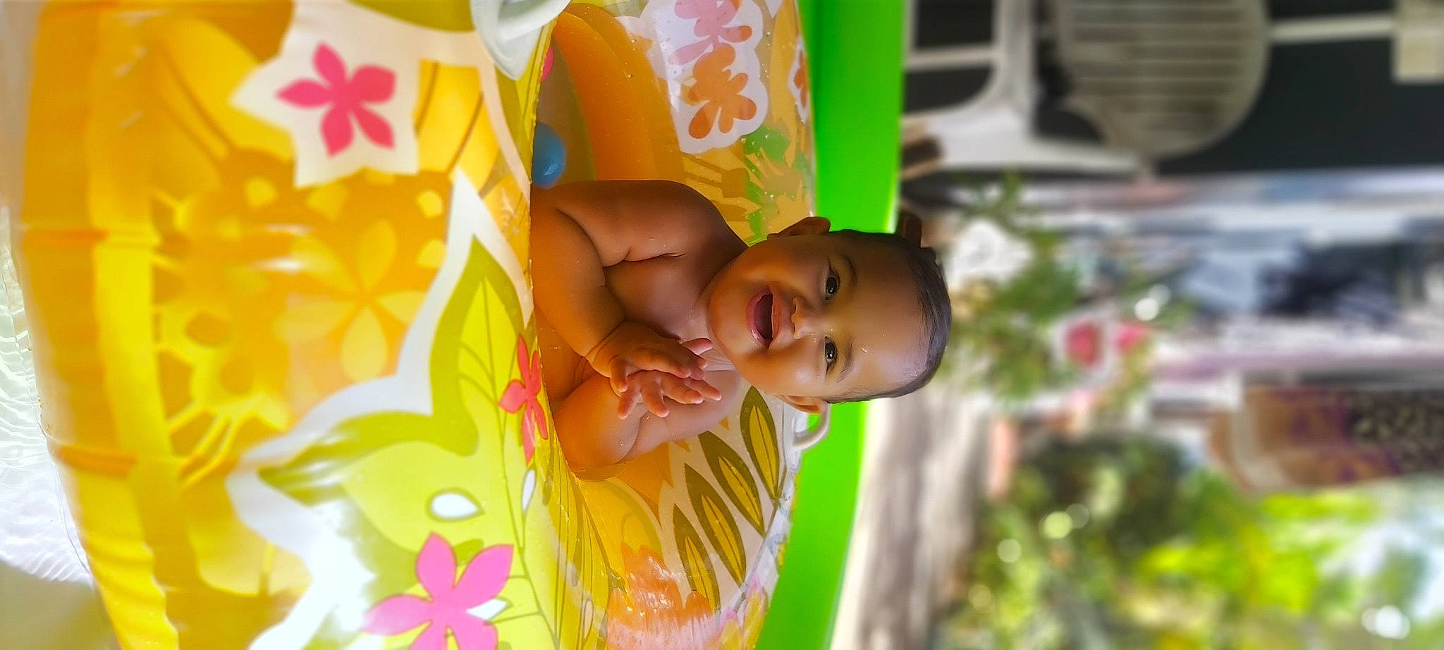 Onaku'A a rejoint le concours — aidez-le/la à gagner de superbes lots ! child, fun, joy, person, play, toddler, yellow