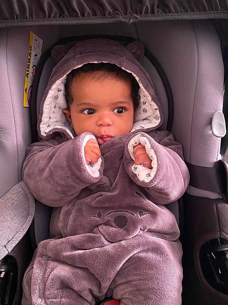 Said a rejoint le concours — aidez-le/la à gagner de superbes lots ! baby, baby_carriage, baby_in_car_seat, baby_products, baby_safety, baby_toddler_clothing, car_seat, cheek, child, comfort, head, human, lip, mouth, nose, outerwear, person, sitting, skin, thumb