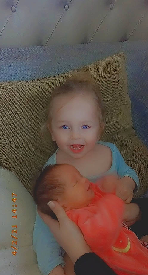 Lilian a rejoint le concours — aidez-le/la à gagner de superbes lots ! arm, baby, chair, cheek, comfort, couch, eye, face, finger, fun, happy, head, iris, lip, mouth, muscle, person, skin, smile, stomach