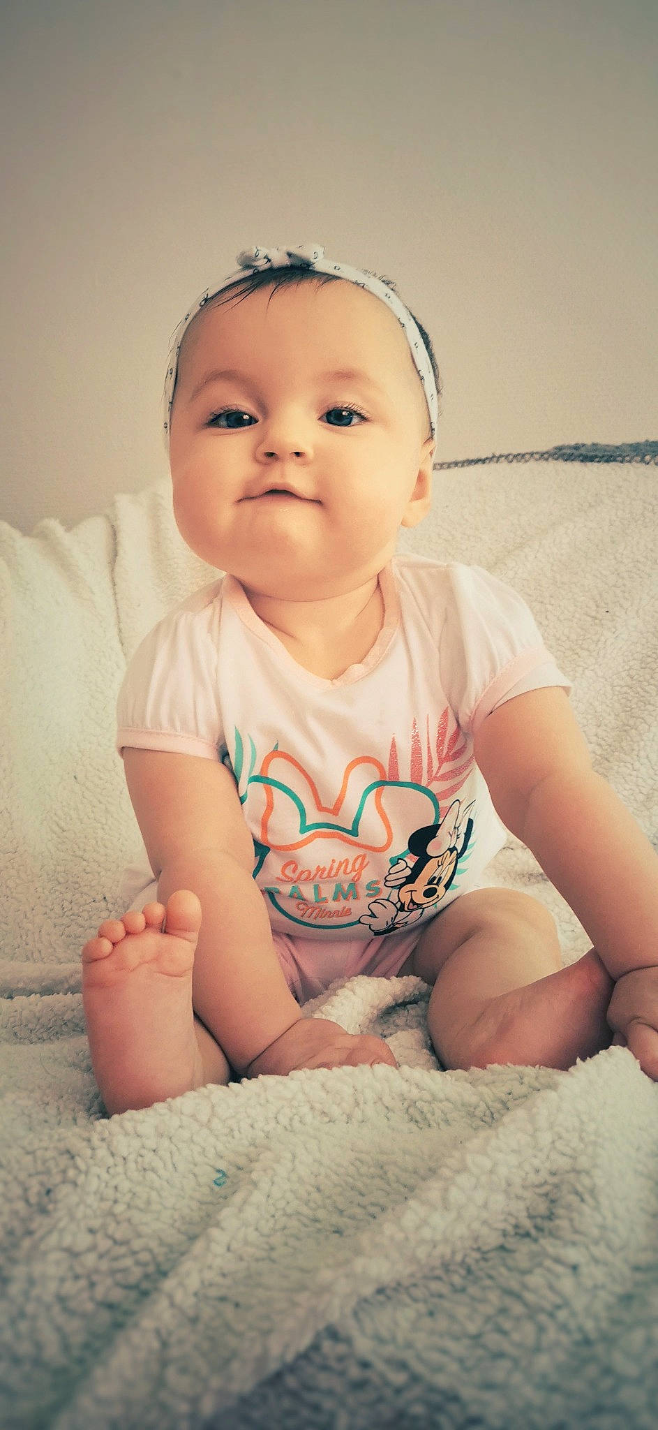 Meïliana participe au concours pour gagner de l'argent avec cette photo : arm, baby_toddler_clothing, cheek, chin, comfort, eye, face, facial_expression, flash_photography, hair, head, human_body, lip, mouth, neck, nose, person, skin, sleeve, smile