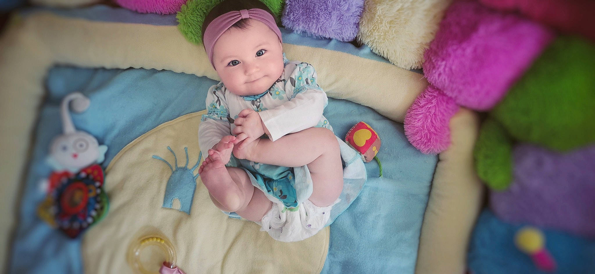 Meïliana a rejoint le concours — aidez-le/la à gagner de superbes lots ! baby, baby_toddler_clothing, cheek, child, comfort, doll, eye, finger, hand, linens, nail, person, pink, purple, room, skin, sock, stuffed_toy, textile, toy