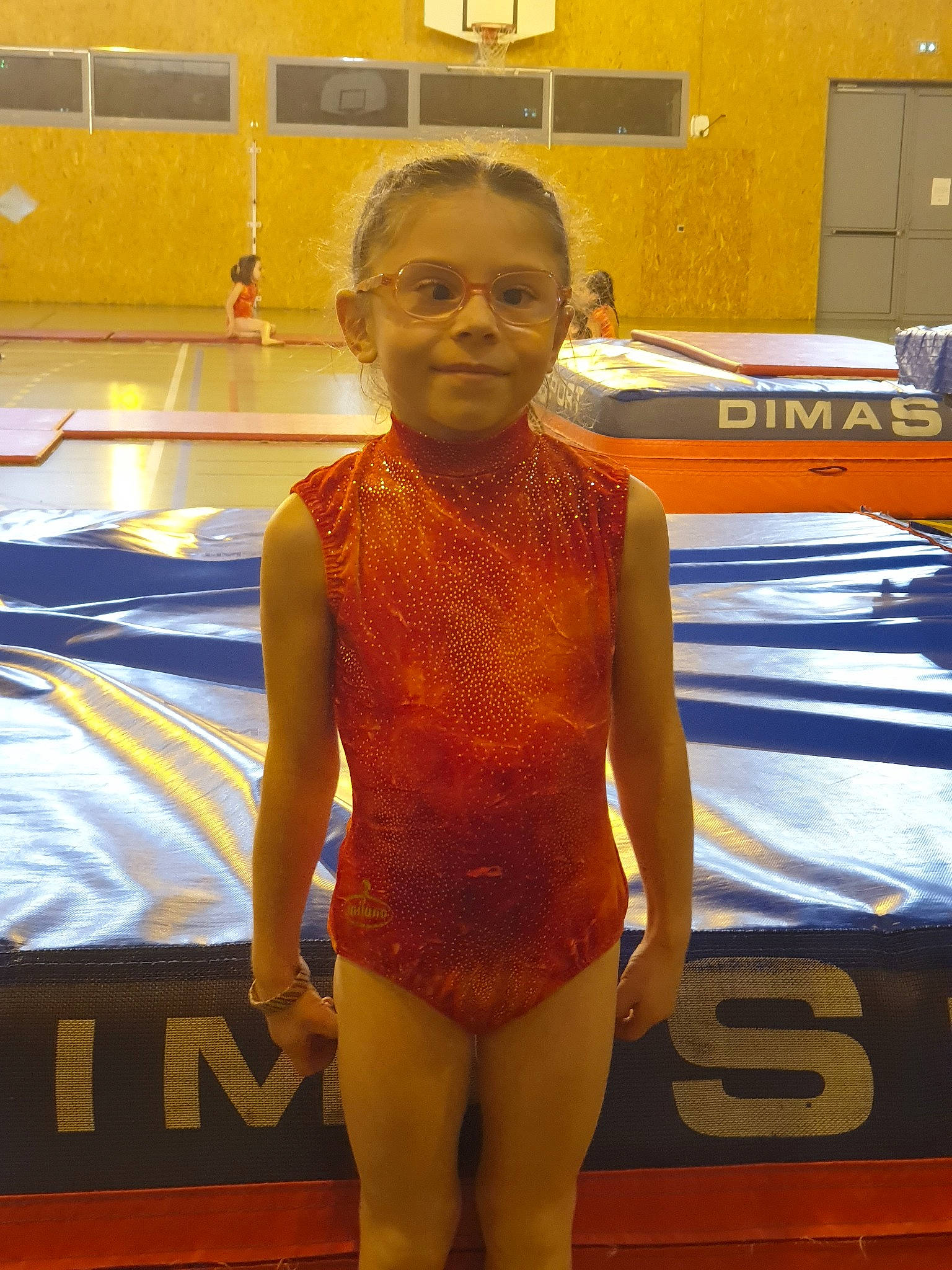 Naely a rejoint le concours — aidez-le/la à gagner de superbes lots ! joy, leotard, person