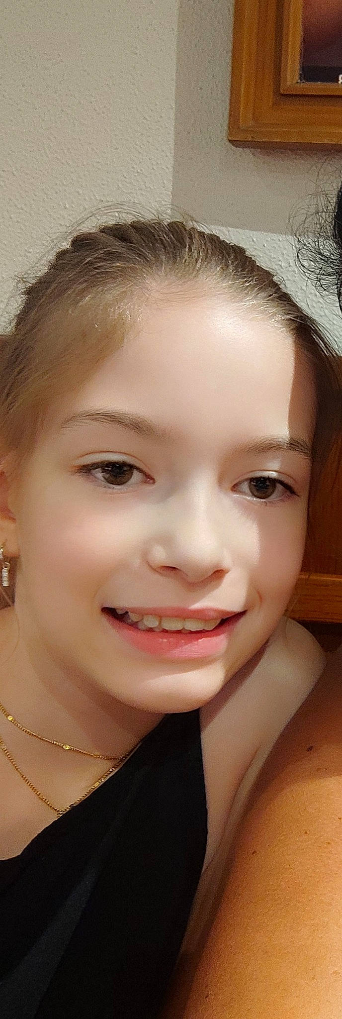 Léyna a rejoint le concours — aidez-le/la à gagner de superbes lots ! cheek, chin, eye, eyebrow, eyelash, face, facial_expression, flash_photography, forehead, hair, hairstyle, head, human_body, joy, lip, mouth, nose, organ, person, skin