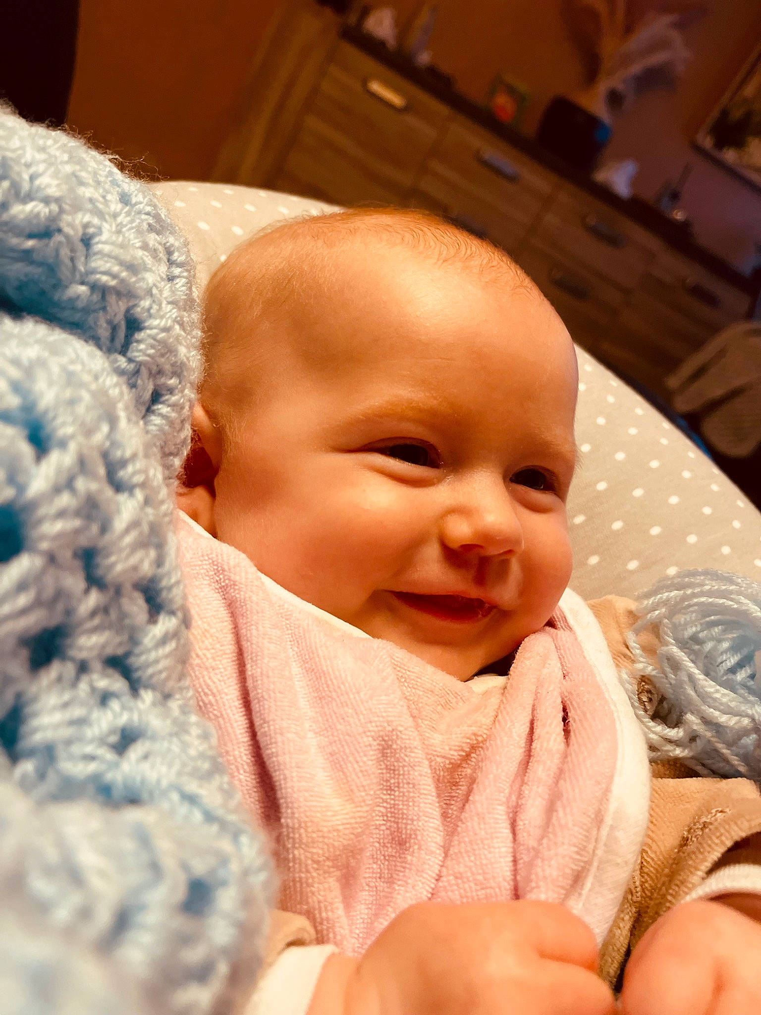 Lily participe au concours pour gagner de l'argent avec cette photo : baby, baby_toddler_clothing, cheek, child, chin, comfort, eye, eyebrow, face, facial_expression, finger, gesture, happy, head, iris, mouth, nose, person, skin, smile