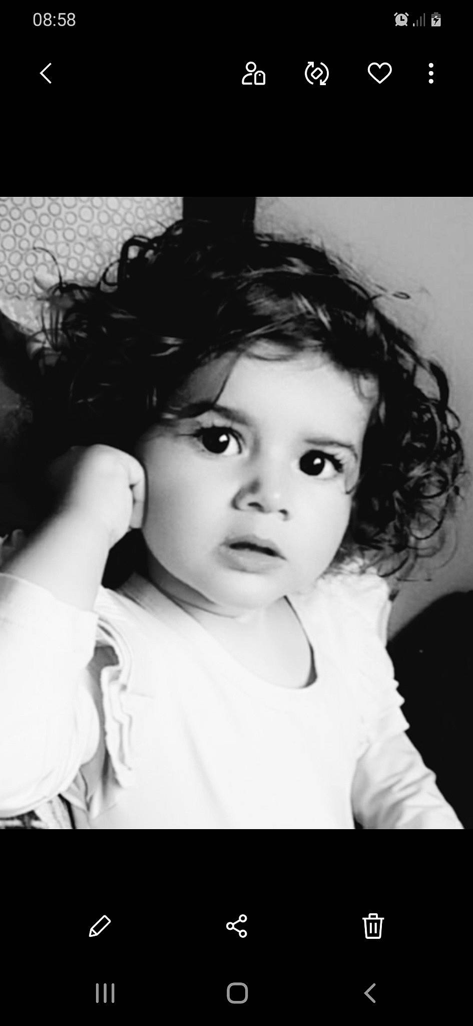 Valentina participe au concours pour gagner de l'argent avec cette photo : beauty, black, black_and_white, cheek, child, chin, eye, eyebrow, face, forehead, hair, hairstyle, head, lip, monochrome, monochrome_photography, nose, person, photograph, portrait