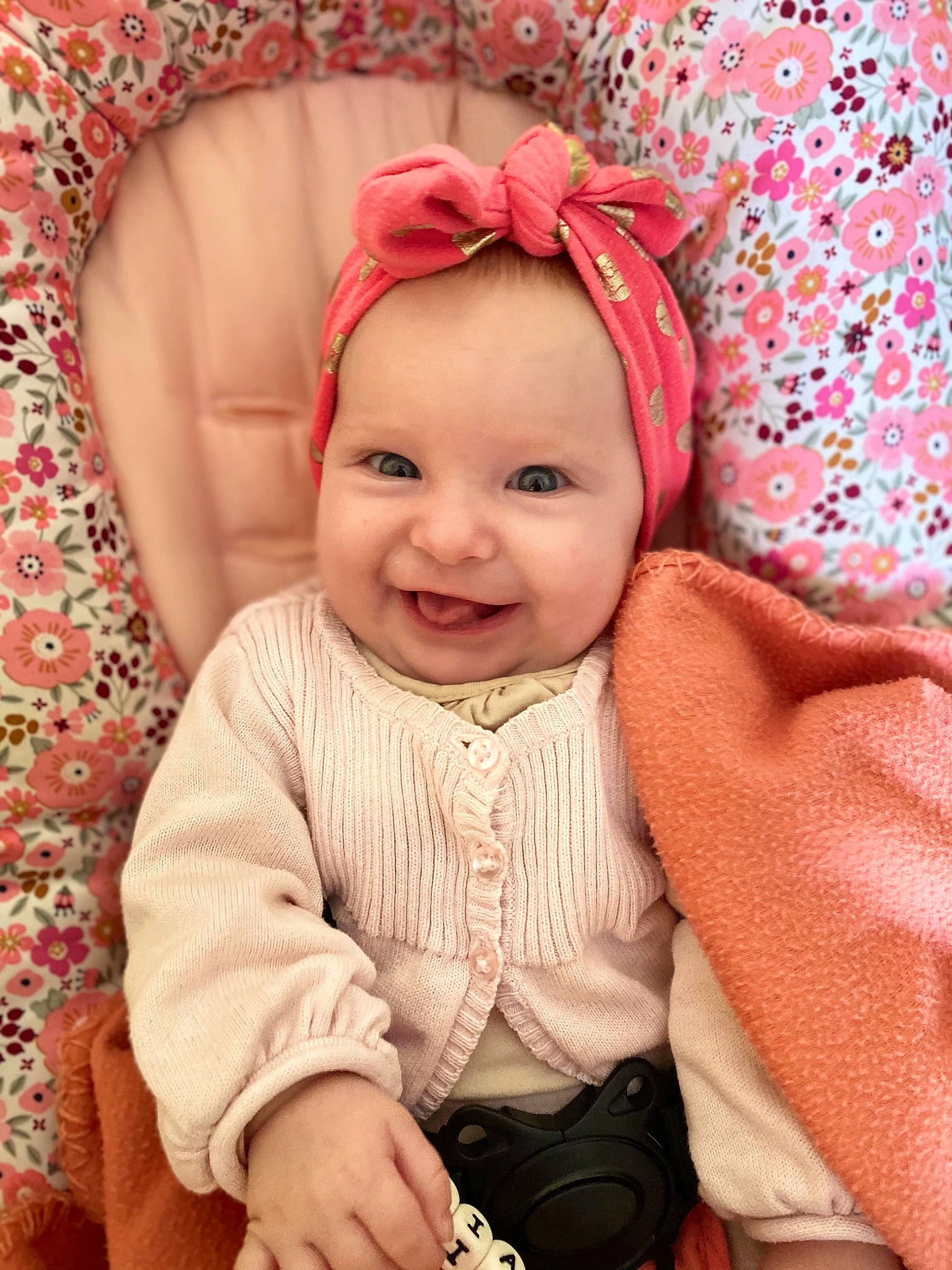 Lia participe au concours pour gagner de l'argent avec cette photo : baby, baby_toddler_clothing, beauty, cap, child, clothing, fun, happy, head, headgear, headwear, human_body, joy, lip, magenta, person, pink, product, skin, sleeve