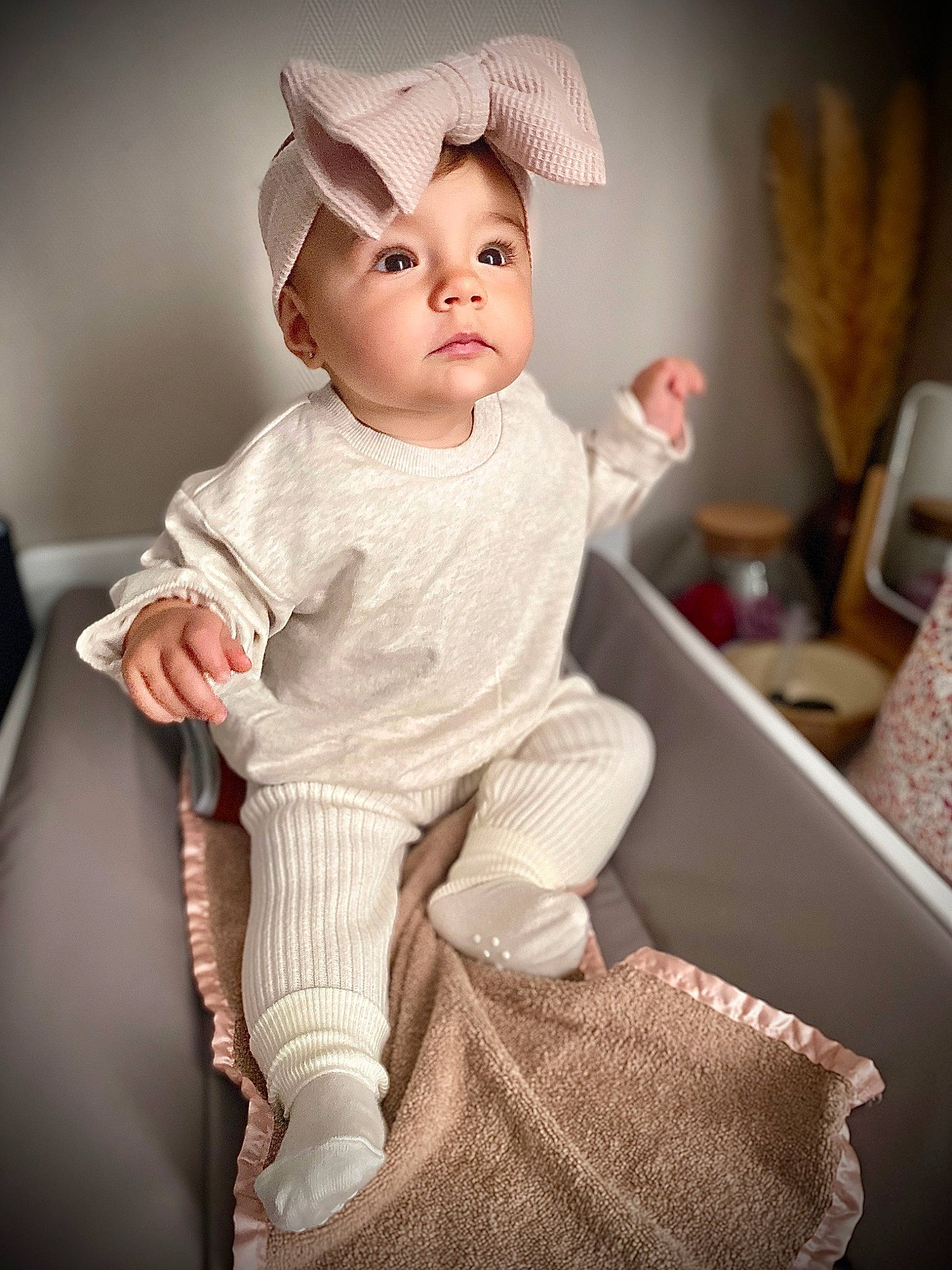 Julie participe au concours pour gagner de l'argent avec cette photo : arm, baby, baby_toddler_clothing, cheek, child, eyelash, fashion_accessory, flash_photography, fur, headband, lip, outerwear, pattern, person, pink, sitting, skin, sleeve, sock, toddler