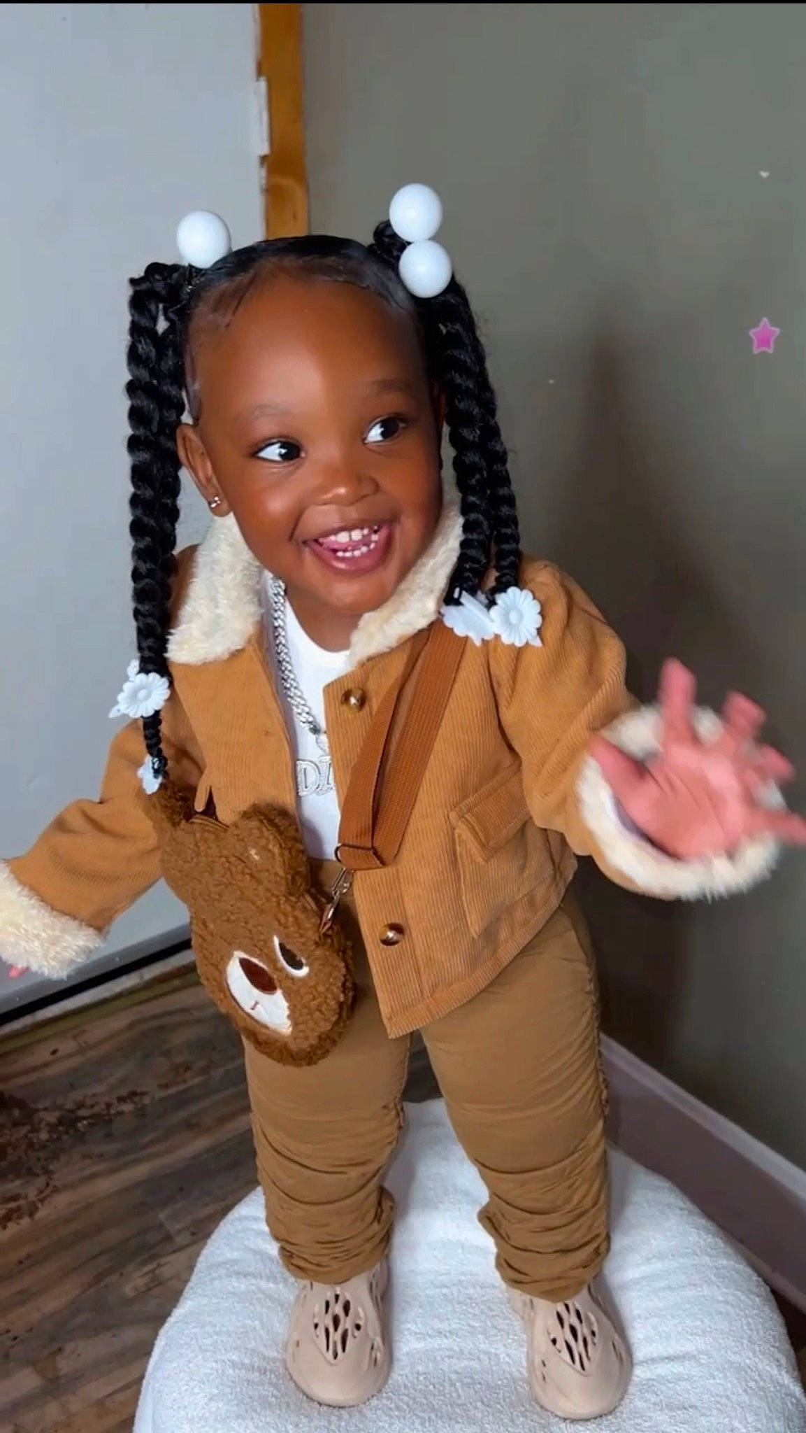 Sandior is registered to the contest to win money with this photo: cool, costume, doll, fawn, finger, fun, gesture, glove, happy, headgear, jewellery, joy, orange, outerwear, person, skin, sleeve, smile, stuffed_toy, thumb