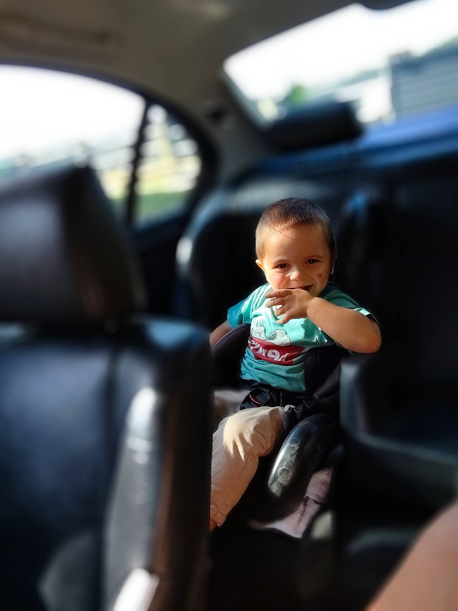 Mayel a rejoint le concours — aidez-le/la à gagner de superbes lots ! auto_part, automotive_design, automotive_exterior, automotive_lighting, automotive_mirror, automotive_window_part, baby, car_seat, car_seat_cover, comfort, family_car, flash_photography, head_restraint, joy, motor_vehicle, person, personal_luxury_car, steering_wheel, tints_and_shades, toddler