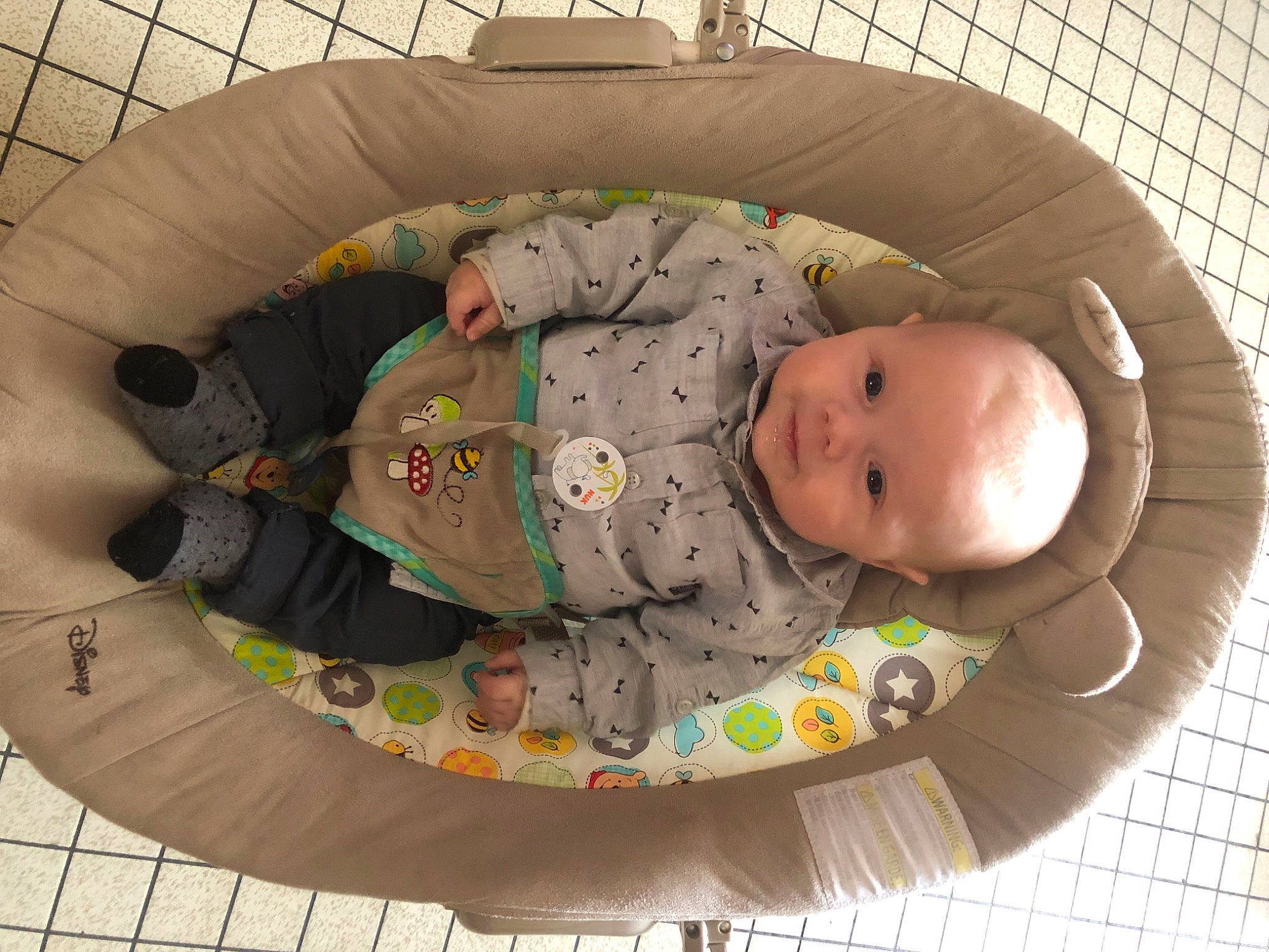 Maxime a rejoint le concours — aidez-le/la à gagner de superbes lots ! art, baby, baby_products, baby_safety, baby_sleeping, baby_toddler_clothing, baby_toys, child, circle, comfort, design, head, infant_bed, linens, pattern, person, sitting, sleeve, toddler