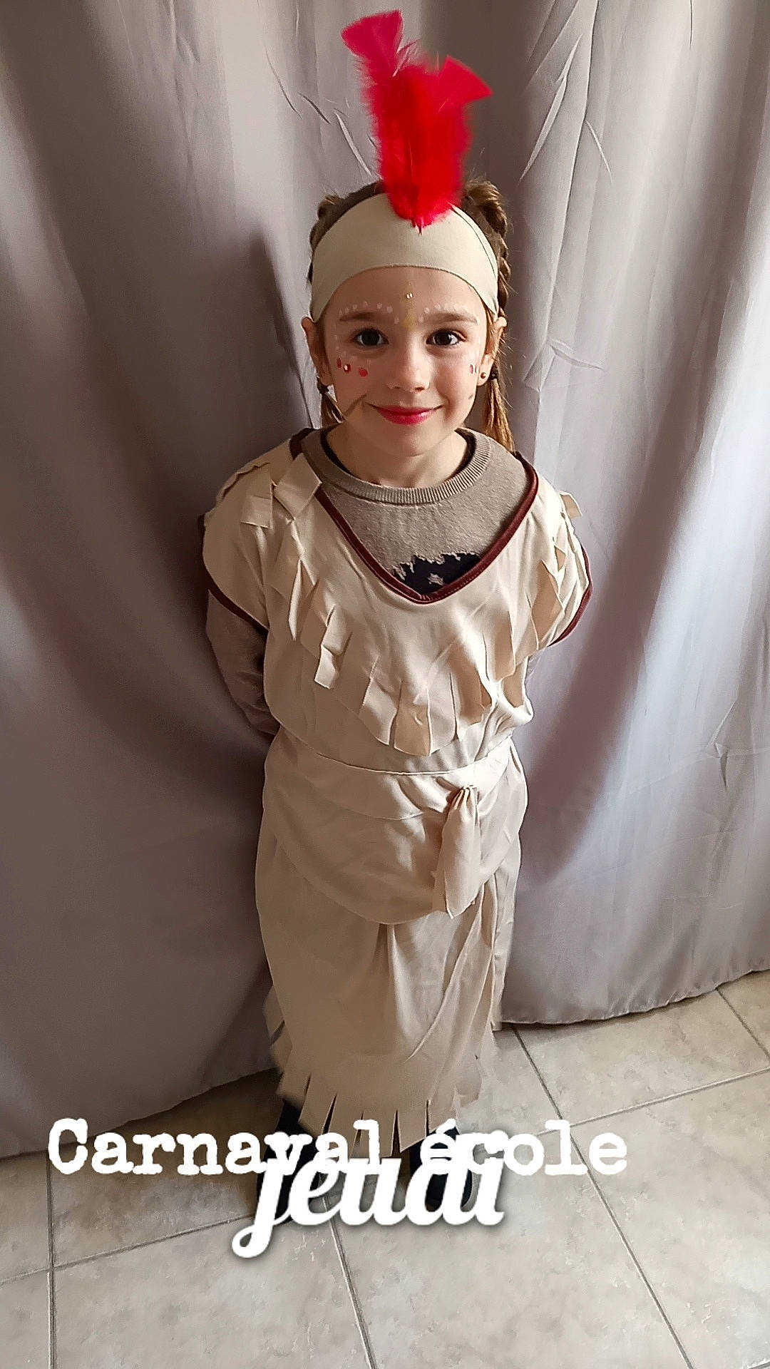 Agathe participe au concours pour gagner de l'argent avec cette photo : baby, child, costume, costume_hat, event, fashion_accessory, fashion_design, fictional_character, flash_photography, formal_wear, gesture, happy, headpiece, headwear, jewellery, joy, necklace, person, sleeve, smile