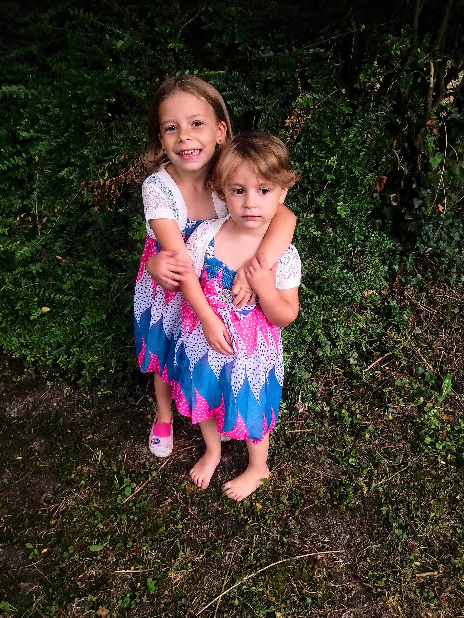 Tilya a rejoint le concours — aidez-le/la à gagner de superbes lots ! child, dress, fun, grass, grass_family, green, happy, interaction, iris, joy, leaf, people, people_in_nature, person, photography, pink, plant, smile, spring, summer