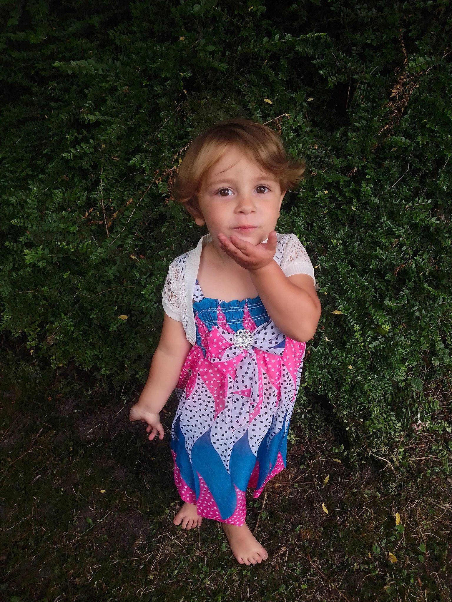 Tilya participe au concours pour gagner de l'argent avec cette photo : barefoot, child, dress, fun, grass, happy, pattern, person, photography, pink, smile, standing, summer, toddler, tree, vacation
