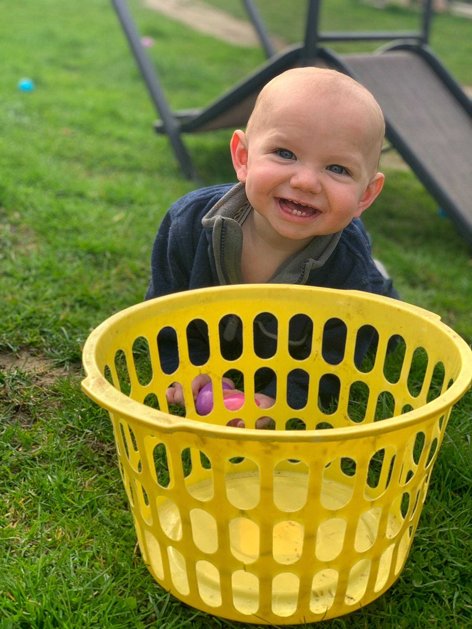 Johnoliver is registered to the contest to win money with this photo: basket, child, grass, joy, person