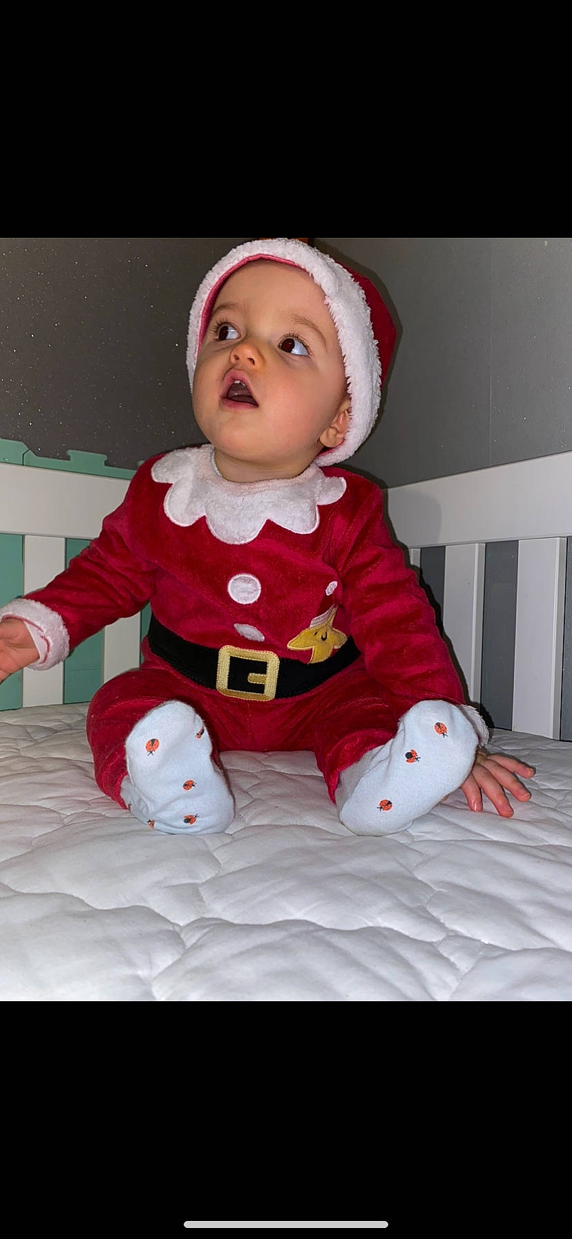 Valentina a rejoint le concours — aidez-le/la à gagner de superbes lots ! baby, baby_products, baby_toddler_clothing, baby_toys, carmine, cheek, child, doll, fictional_character, figurine, headwear, holiday, lap, pattern, person, pink, room, sitting, sleeve, surprise