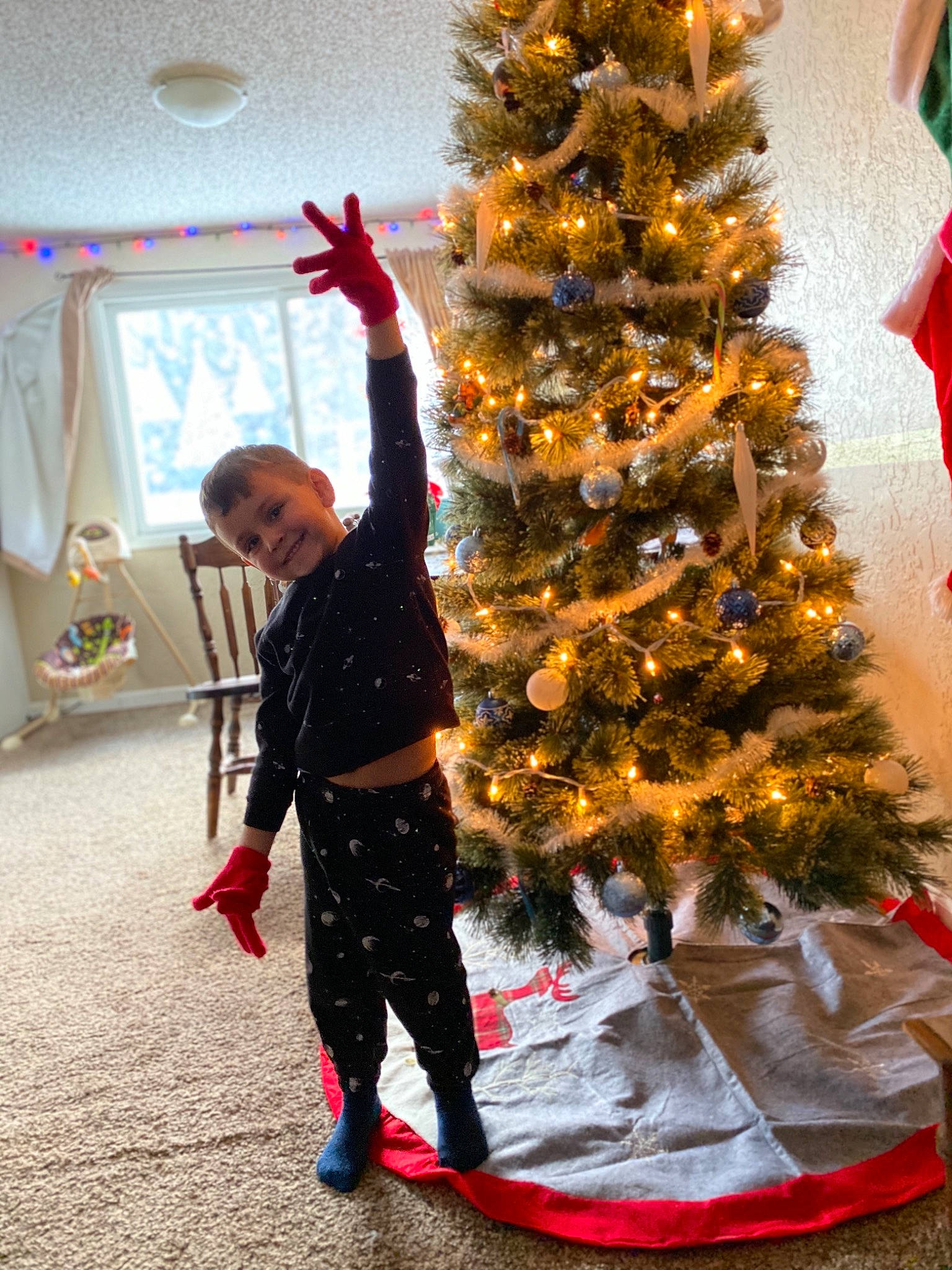 Kreedon is registered to the contest to win money with this photo: architecture, child, christmas, christmas_decoration, christmas_eve, christmas_ornament, christmas_tree, event, fir, fun, holiday, interior_design, joy, person, pine_family, plant, sky, standing, tradition, tree