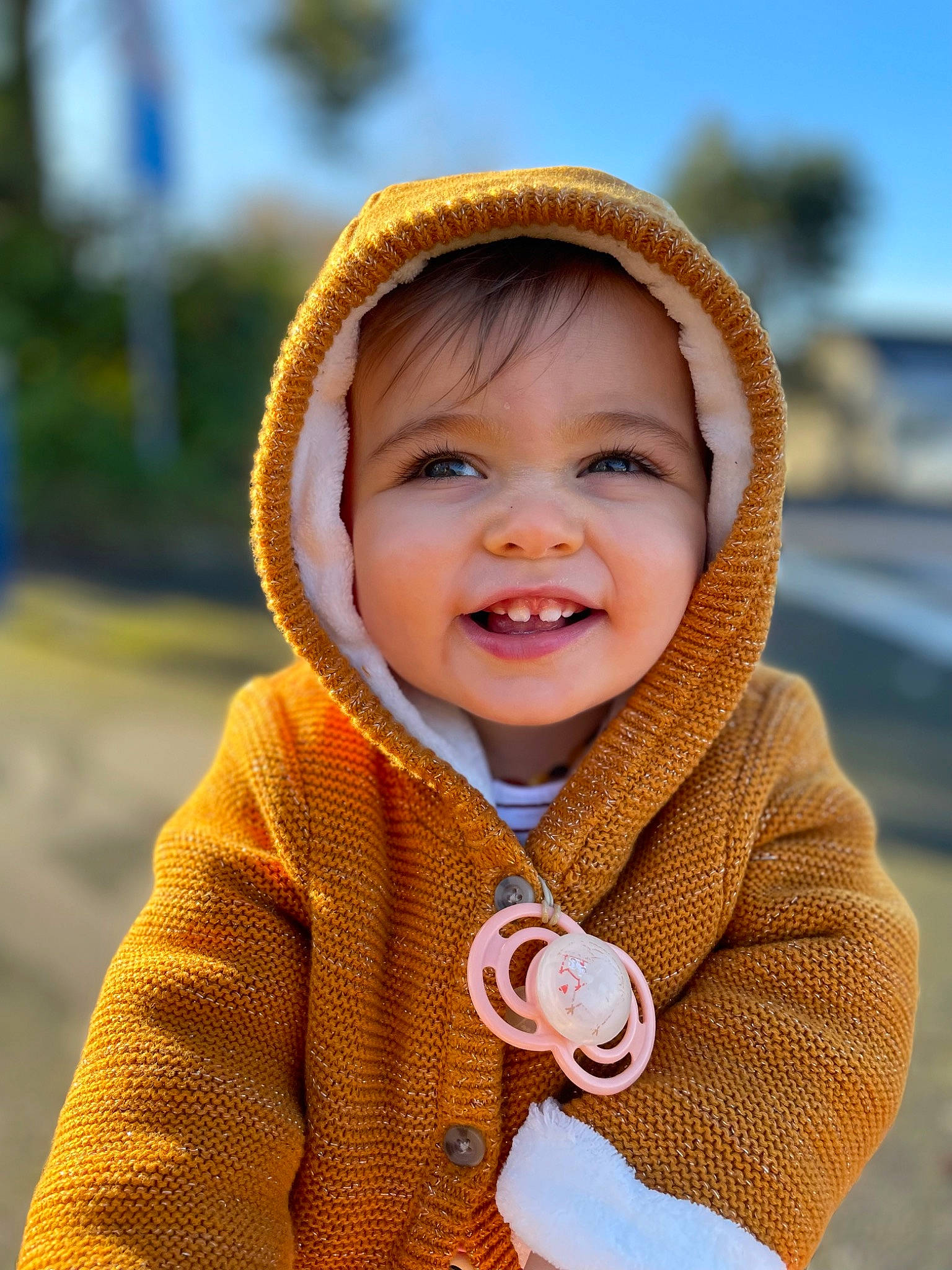 Jodie participe au concours pour gagner de l'argent avec cette photo : baby, baby_toddler_clothing, cheek, child, fashion_accessory, fun, grass, happy, headwear, hood, jacket, joy, leisure, lip, nose, outerwear, person, skin, sleeve, smile