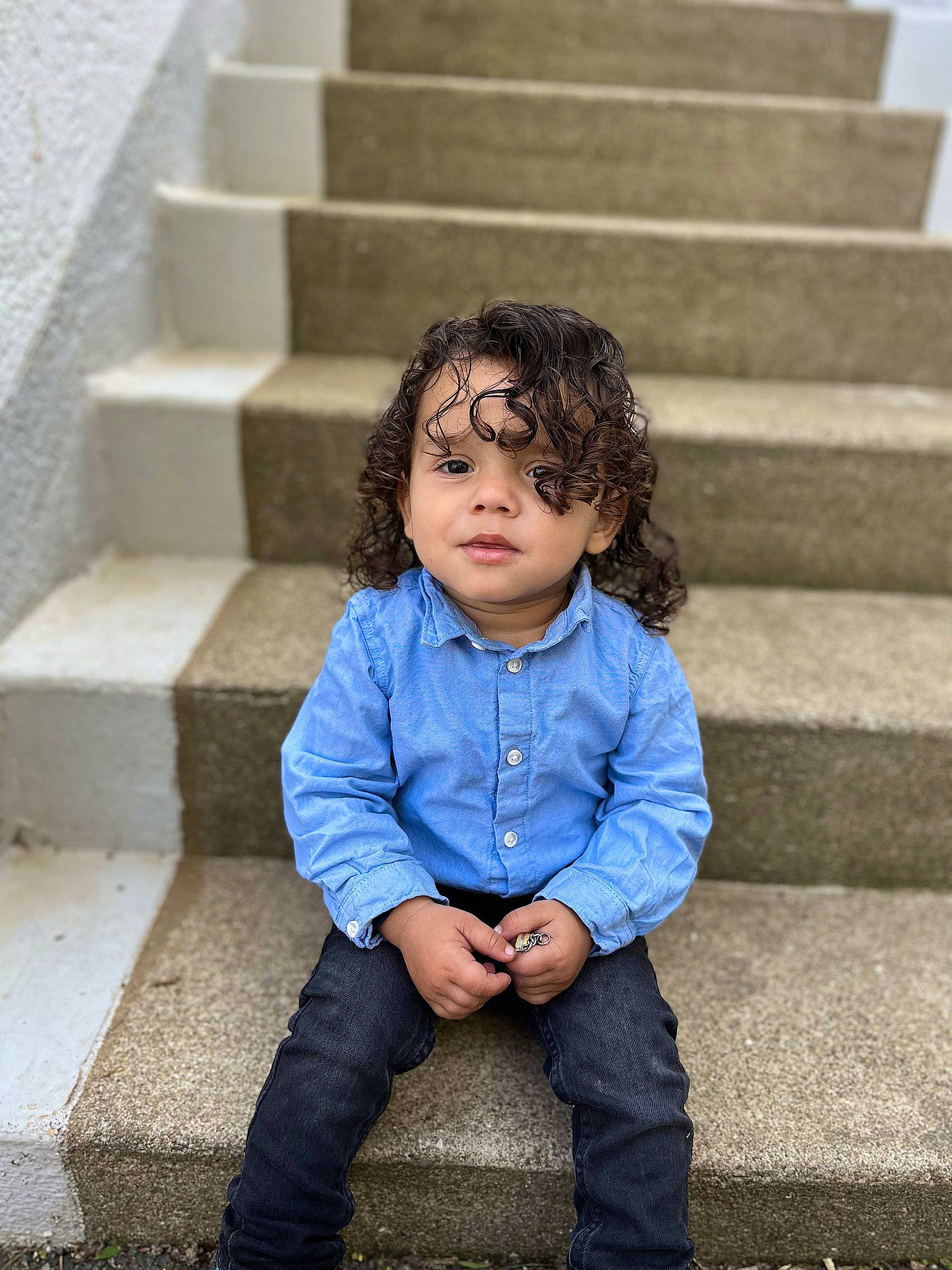 Owen participe au concours pour gagner de l'argent avec cette photo : azure, baby_toddler_clothing, beauty, child, denim, design, electric_blue, face, flash_photography, happy, human, leisure, pattern, people, person, sitting, sleeve, smile, stairs, standing
