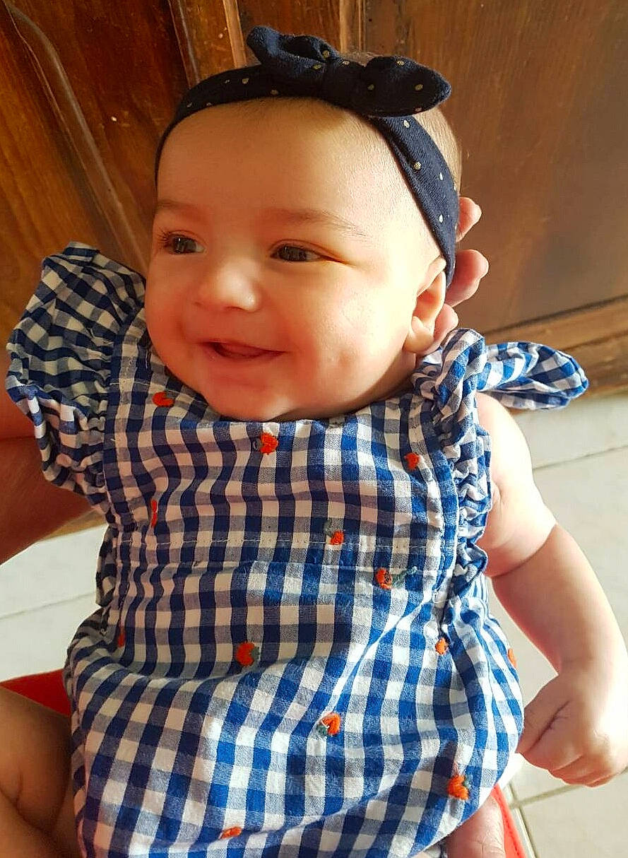 Luna participe au concours pour gagner de l'argent avec cette photo : baby, cheek, child, cool, design, ear, face, head, joy, nose, pattern, person, plaid, skin, textile, toddler